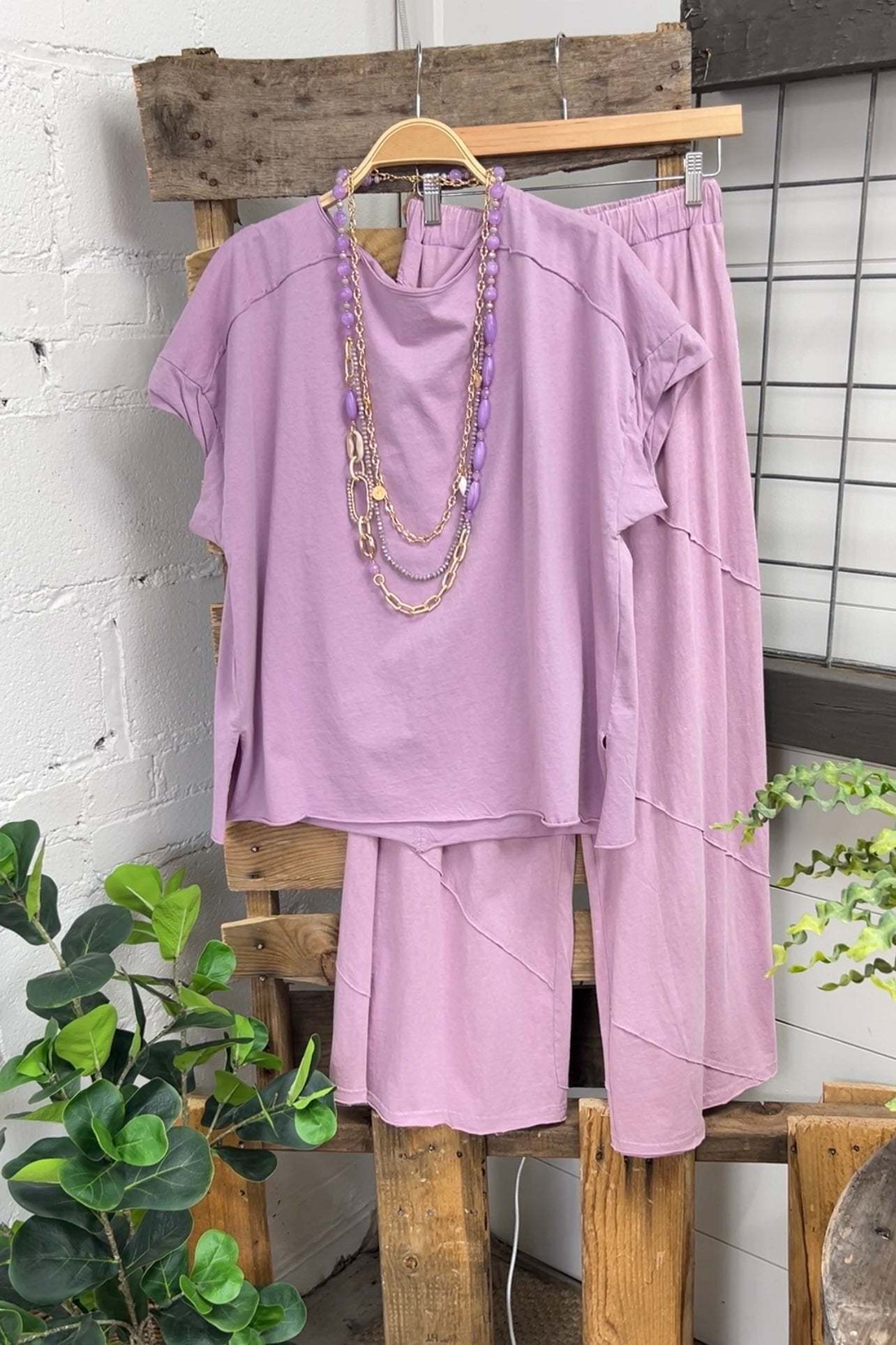 Rolled Tee & Spiral Layered Trousers Loose Set