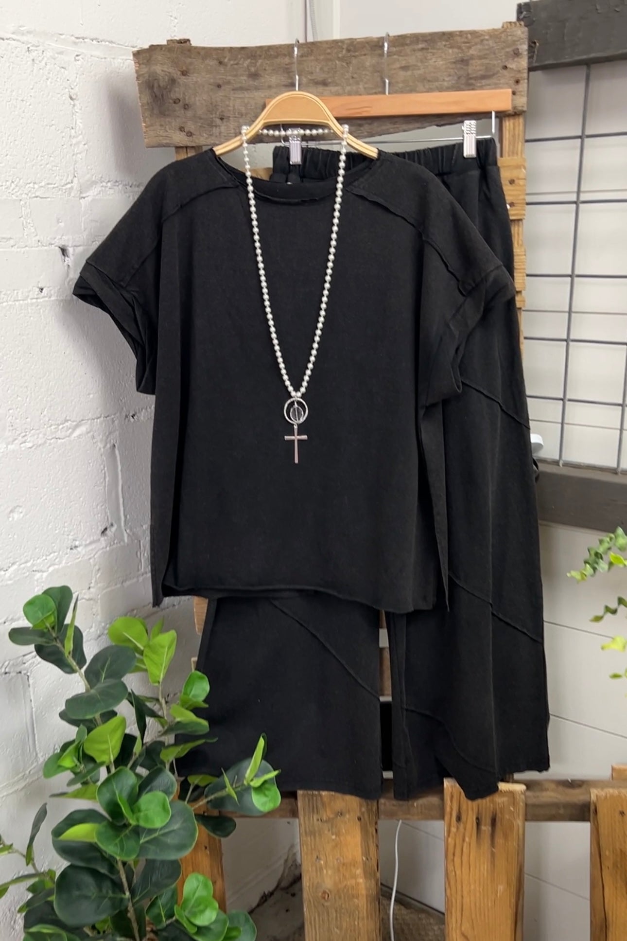 Rolled Tee & Spiral Layered Trousers Loose Set