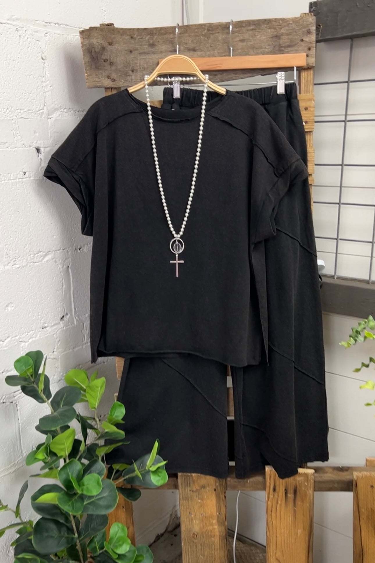 Rolled Tee & Spiral Layered Trousers Loose Set