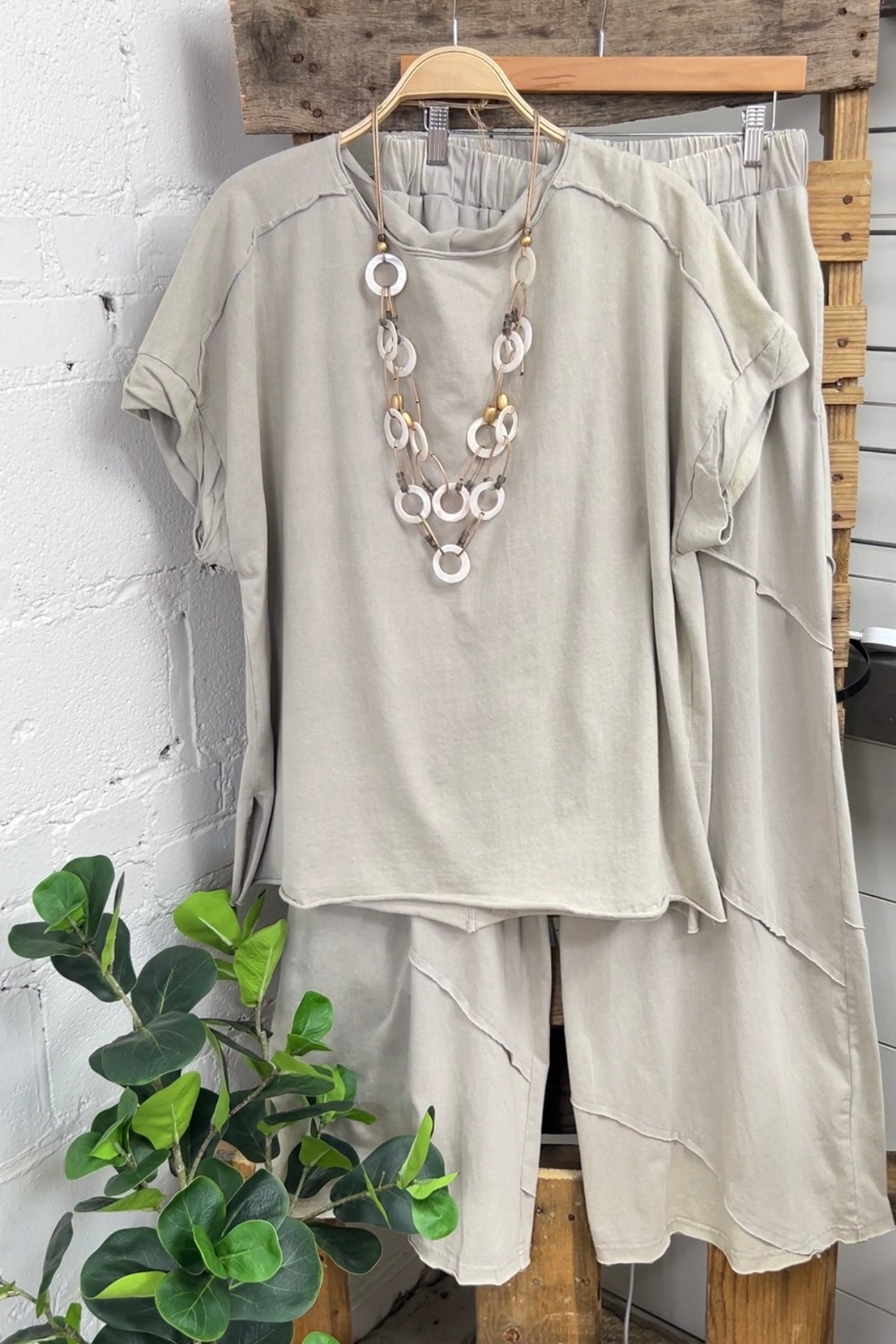 Rolled Tee & Spiral Layered Trousers Loose Set