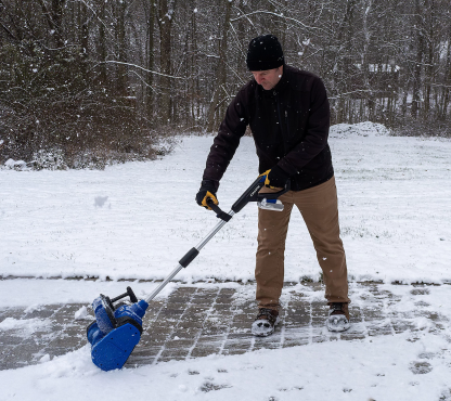 🎉𝗧𝗼𝗱𝗮𝘆'𝘀 𝗦𝗽𝗲𝗰𝗶𝗮𝗹𝘀💝Buy 1 Get 1 Free ✨Snow Joe 13.5" Cordless Directional Snow Thrower Kit w/ Charger