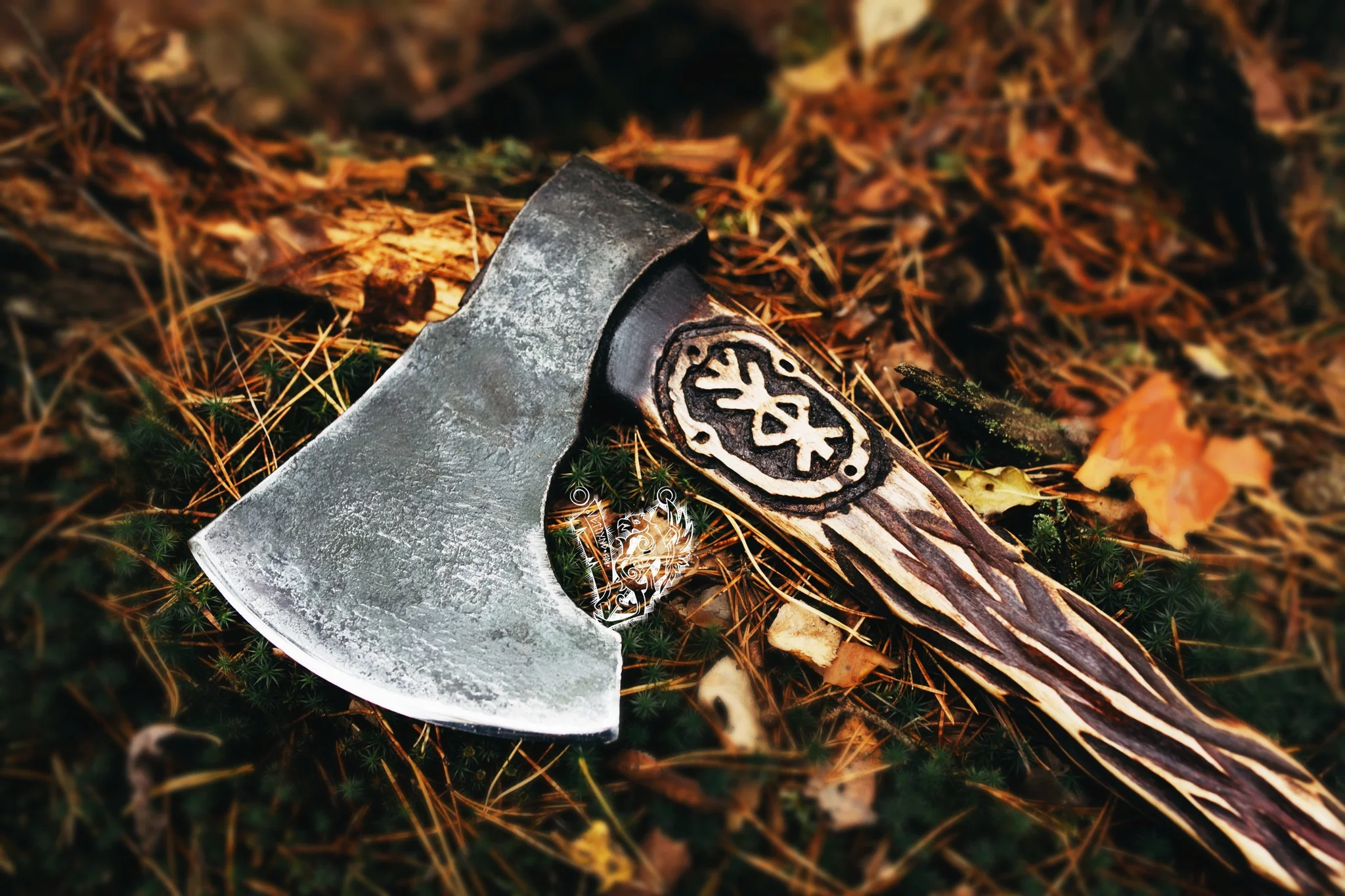 Toporul Rune forjat