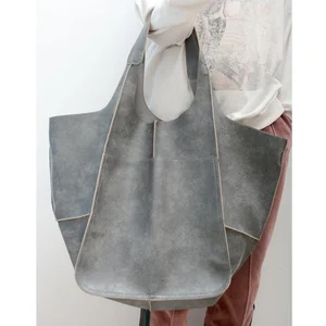👜O tendință de modă, un stil simplu, un accesoriu invariabil pentru femei, potrivit pentru toate ocaziile - arta din piele.