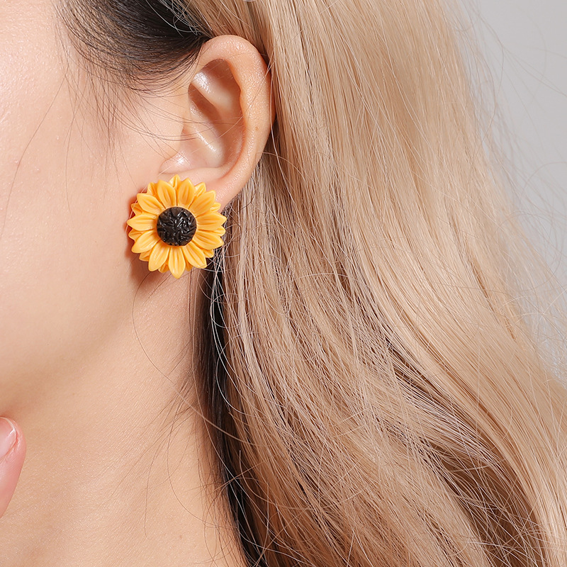HAIAISO Sunflower Dangle Drop Earrings Sunflower Necklace for Women Handmade Sunflower Jewelry Set Gift