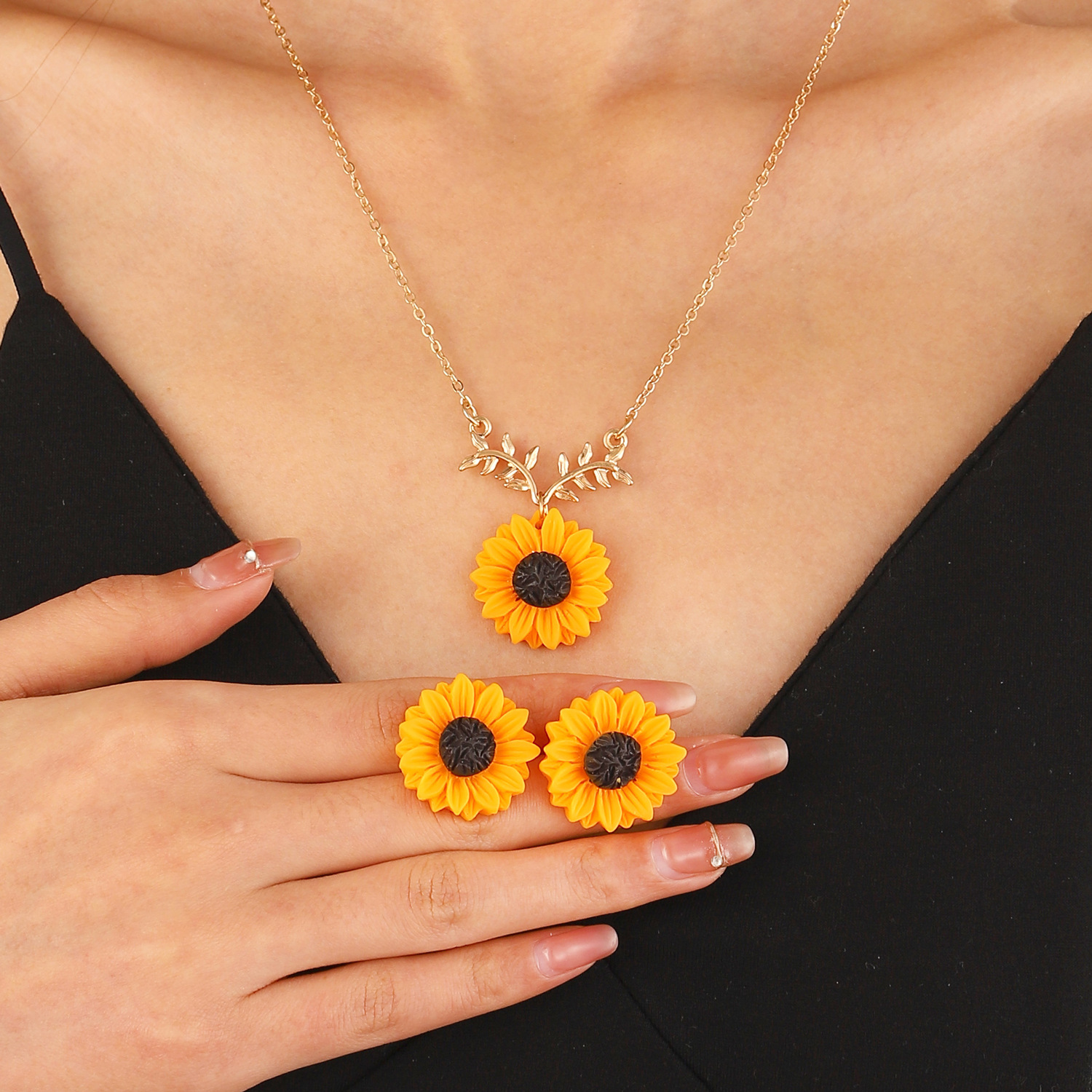HAIAISO Sunflower Dangle Drop Earrings Sunflower Necklace for Women Handmade Sunflower Jewelry Set Gift