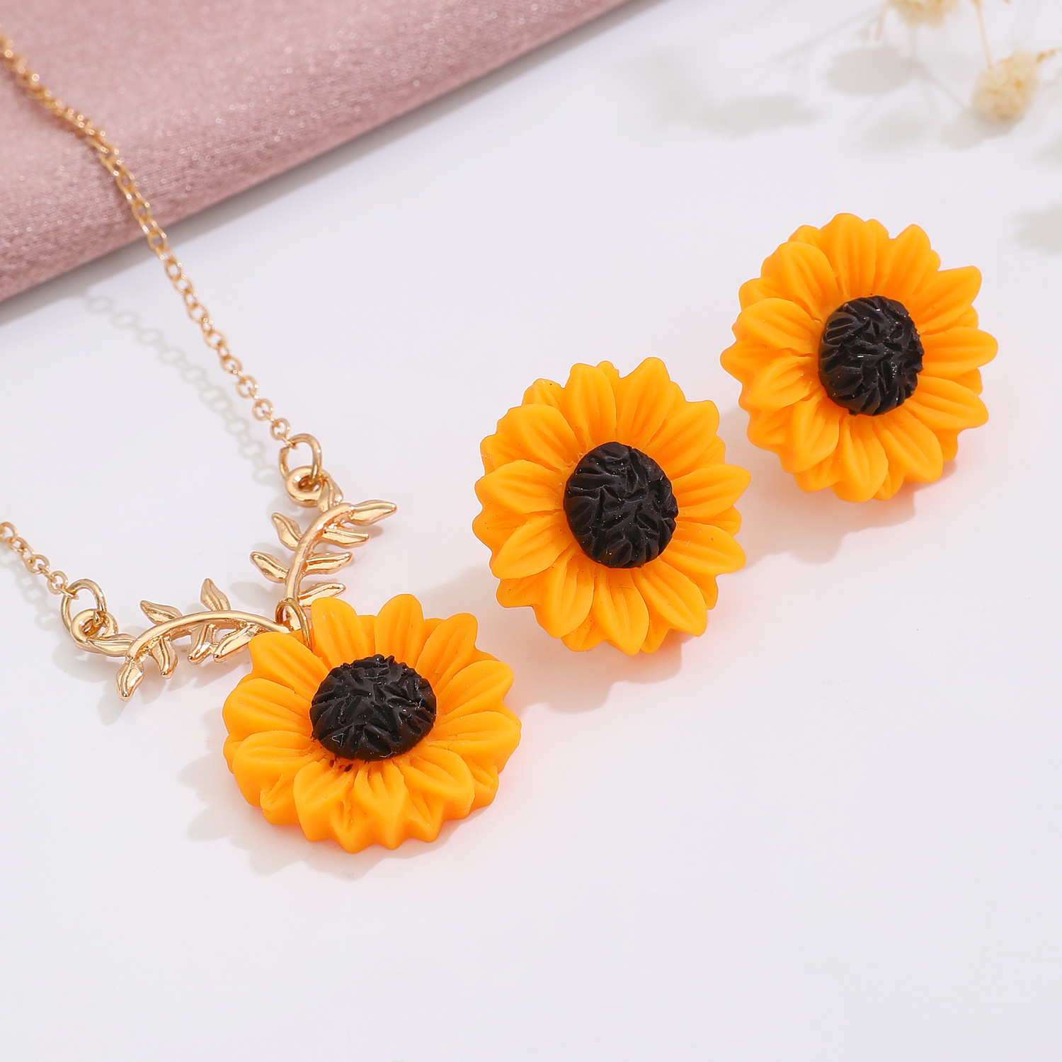 HAIAISO Sunflower Dangle Drop Earrings Sunflower Necklace for Women Handmade Sunflower Jewelry Set Gift