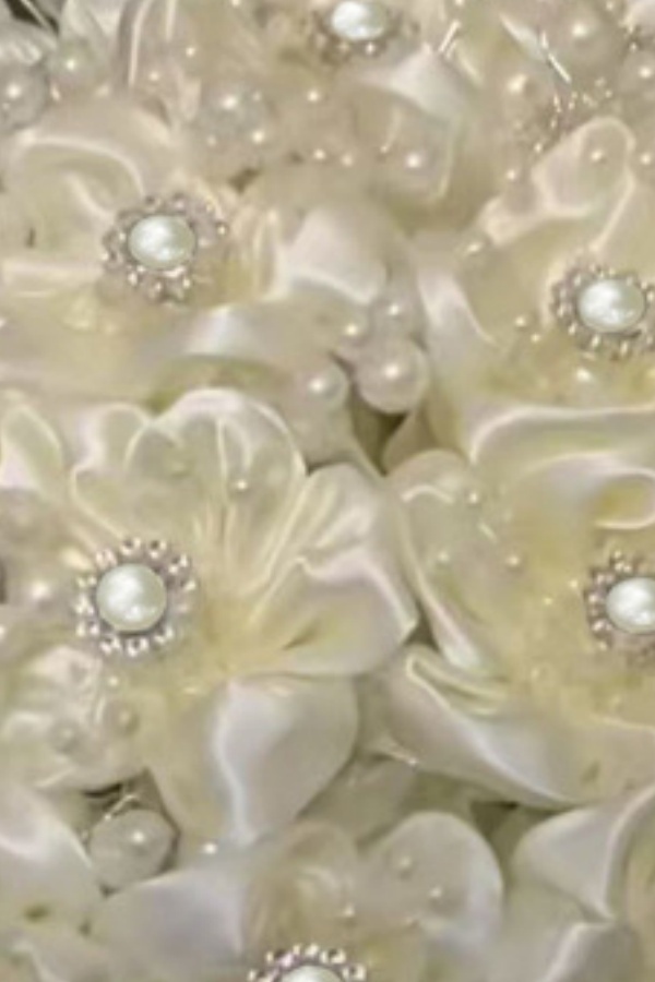 Handmade Rhinestone Bridal Bouquet Imitation Pear Wedding Round Tossing Bouquet