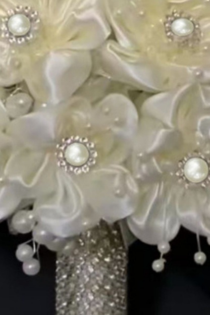 Handmade Rhinestone Bridal Bouquet Imitation Pear Wedding Round Tossing Bouquet