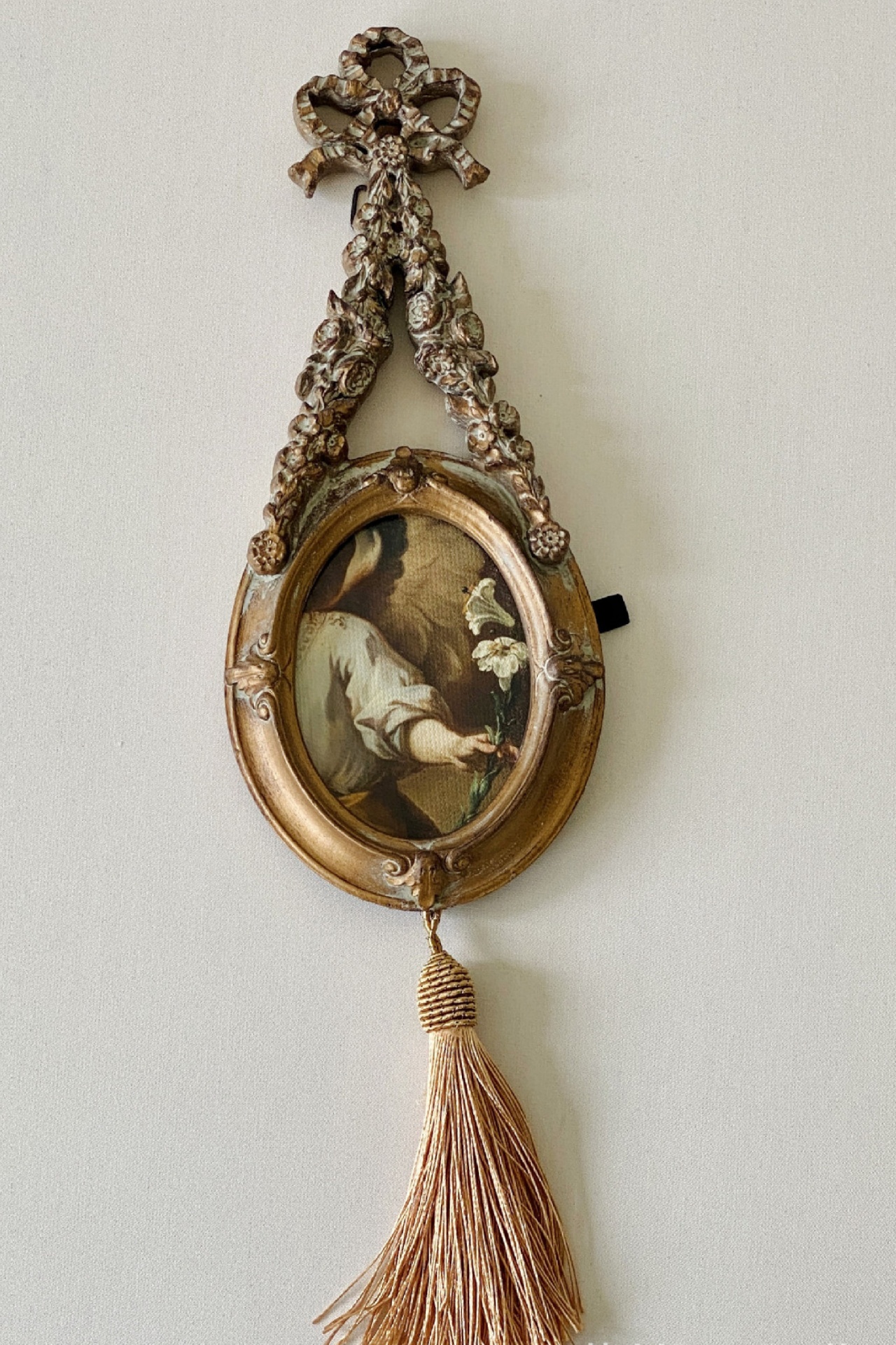 Vintage Hollow Carved Resin Photo Frame