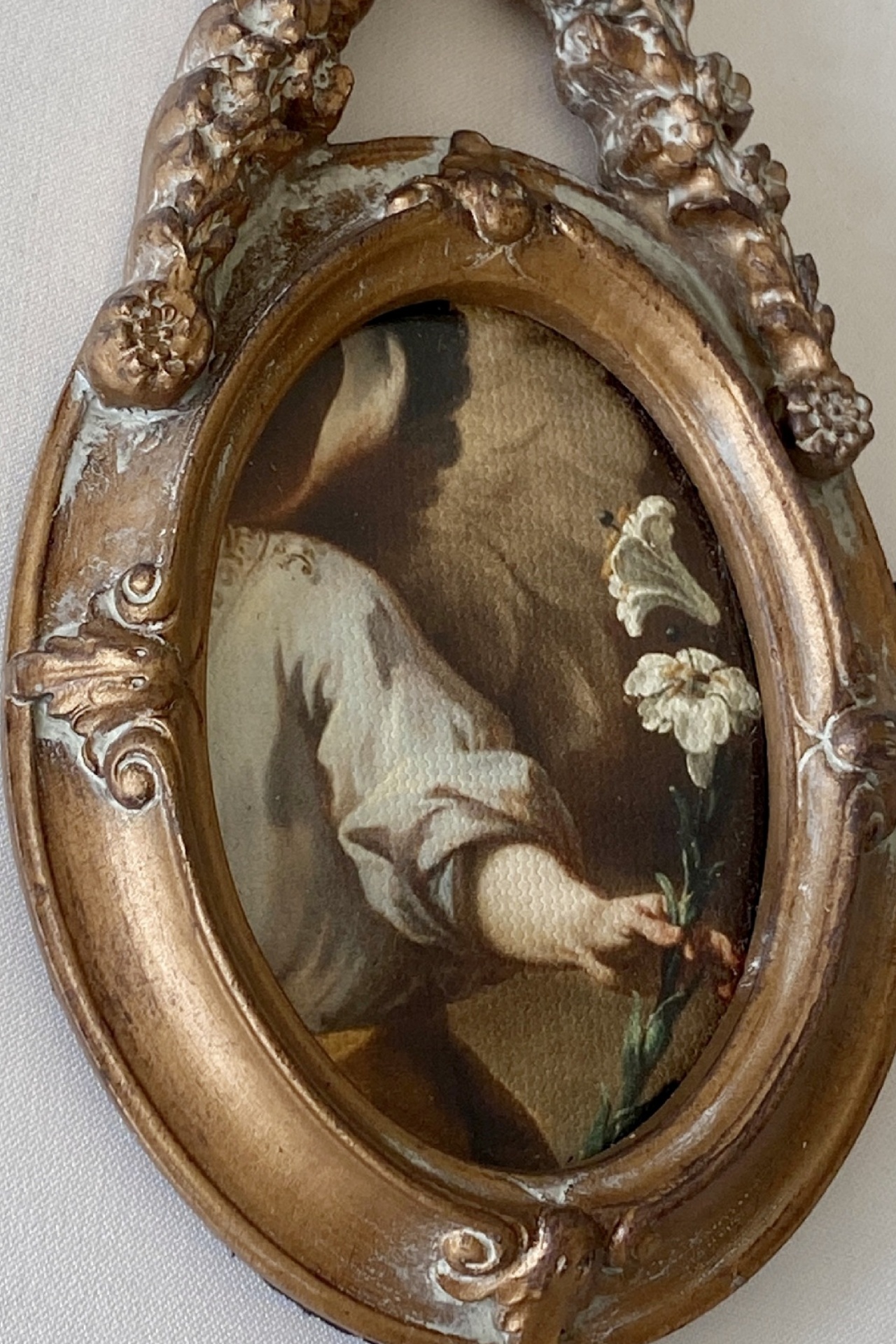 Vintage Hollow Carved Resin Photo Frame