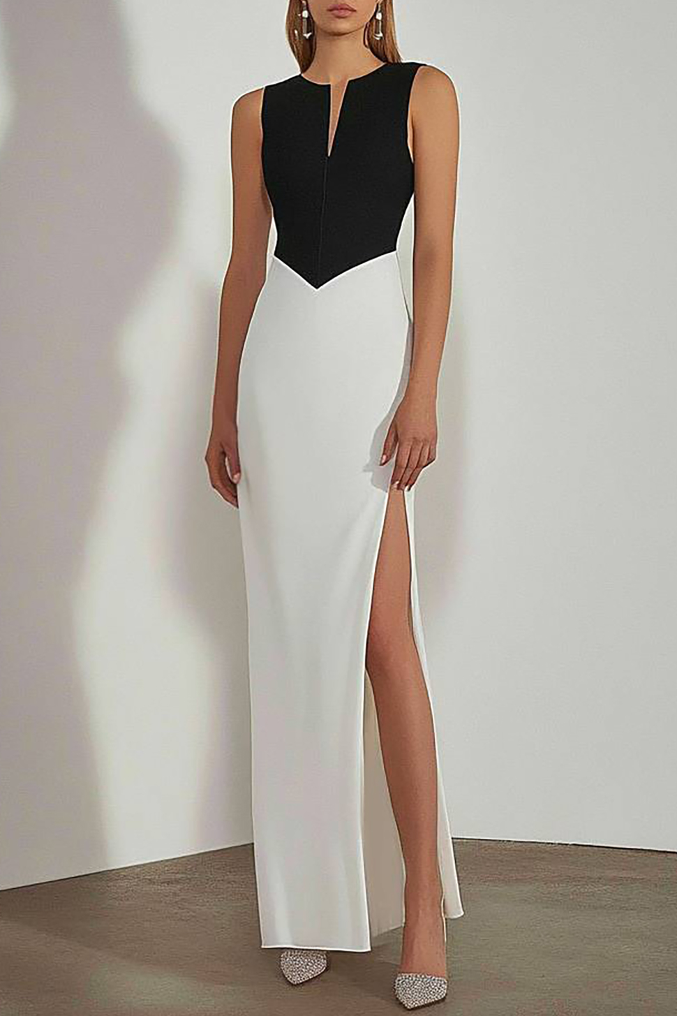Semi-Formal Party Dress Black White V-Neck Sleeveless High Slit Maxi Dress