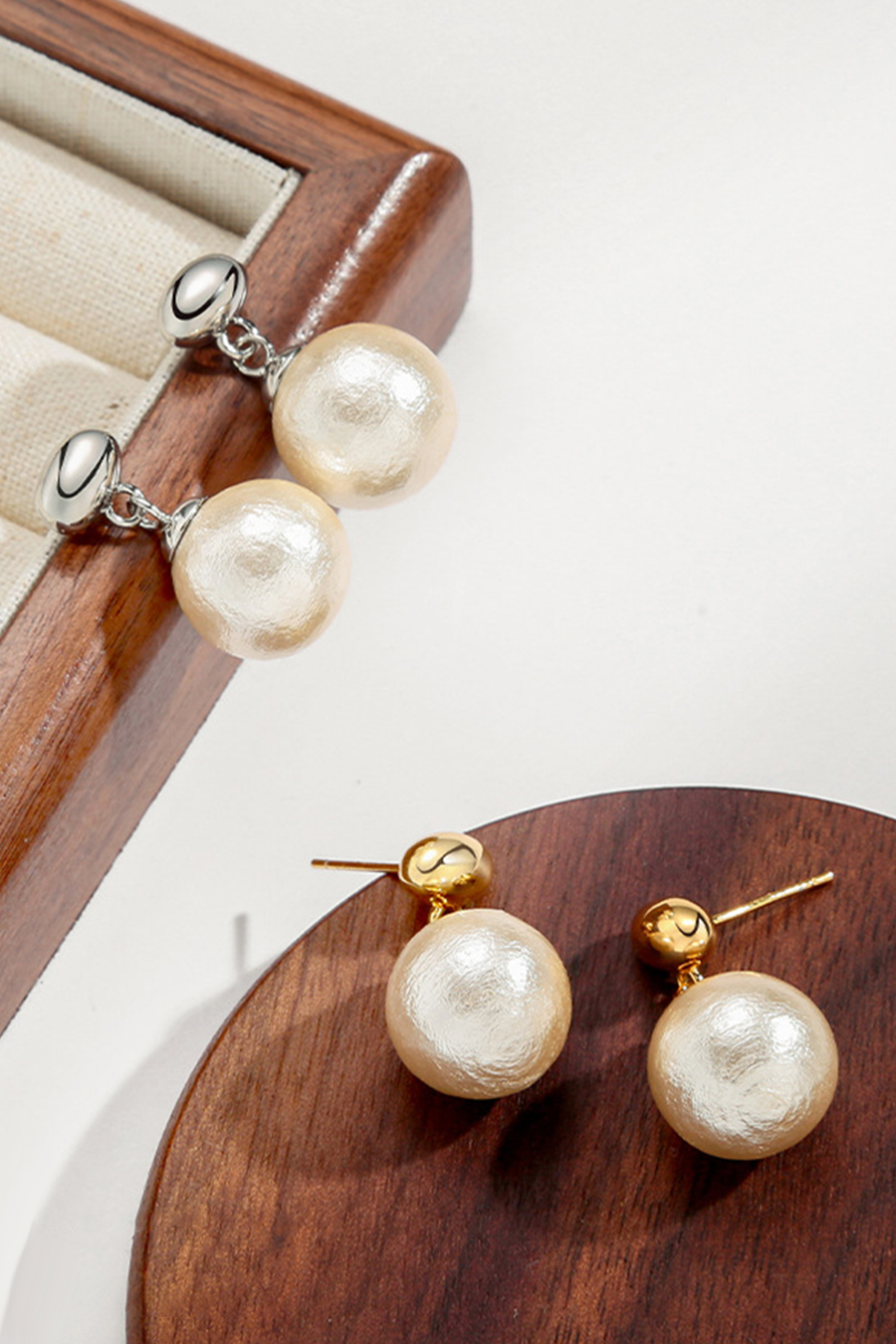 Minimalist Round Pearls Earrings