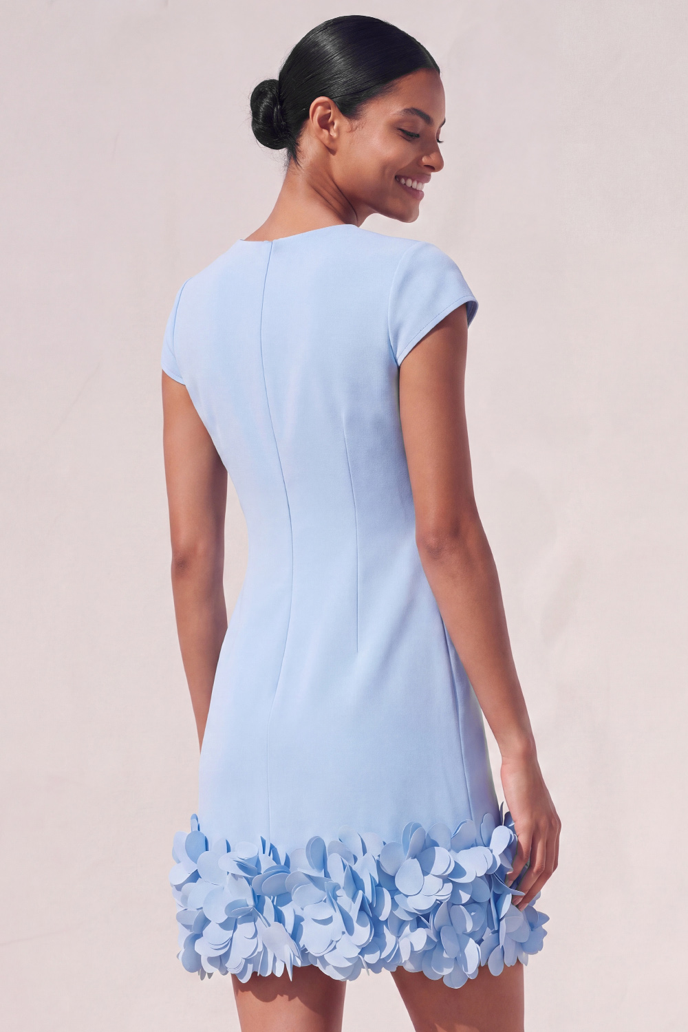 Light Blue Cocktail Dress​​ Round Neck Mini Dress with Appliques