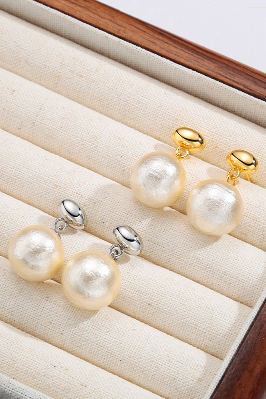 Minimalist Round Pearls Earrings