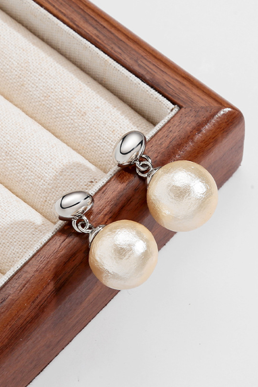Minimalist Round Pearls Earrings
