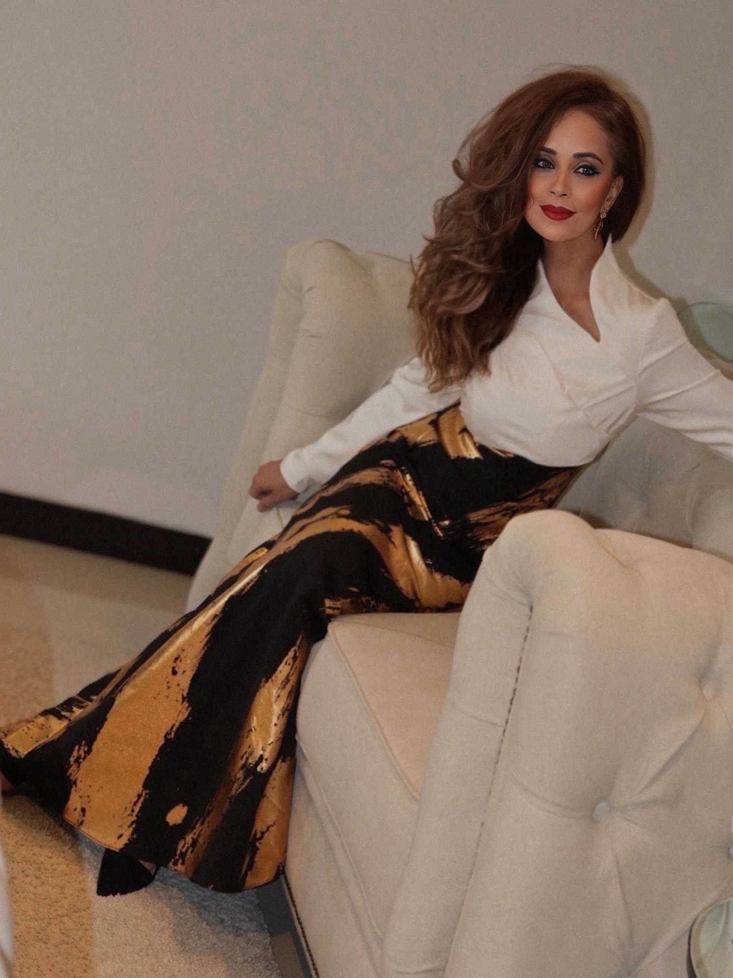 Evening Contrast Dress Slanted Collar and Long Sleeves Black Gold Maxi Dress