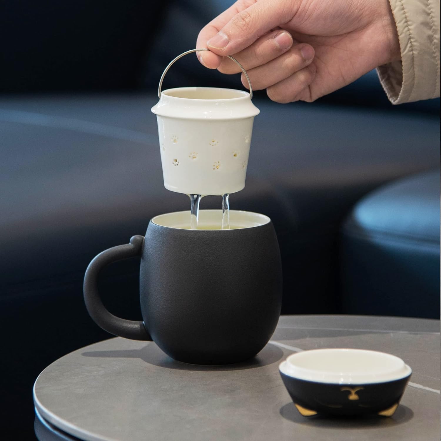 13.5 oz tea mug with infuser shown from the side