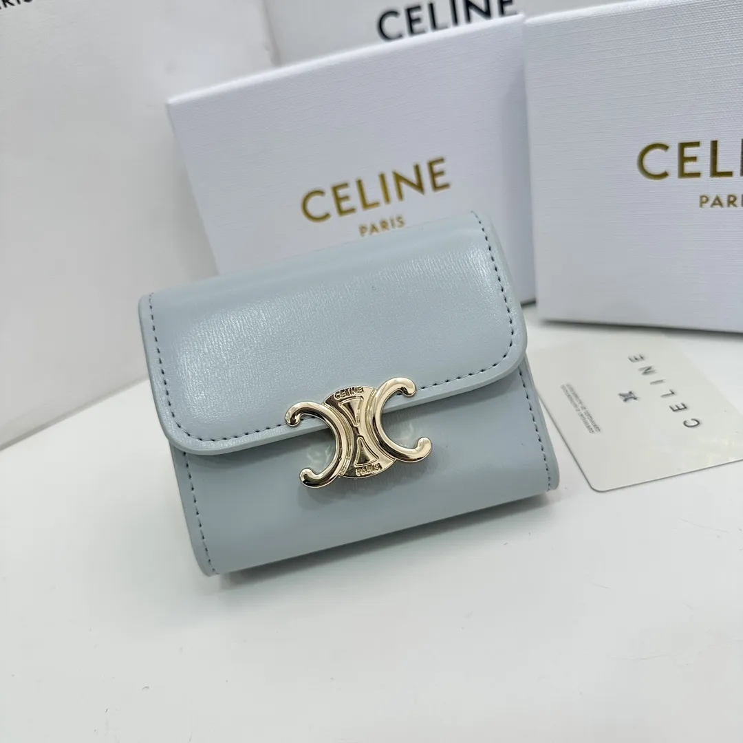 CELINE【入手困難】可愛い ★TRIOMPHE SMALL FLAP WALLET★ 全色