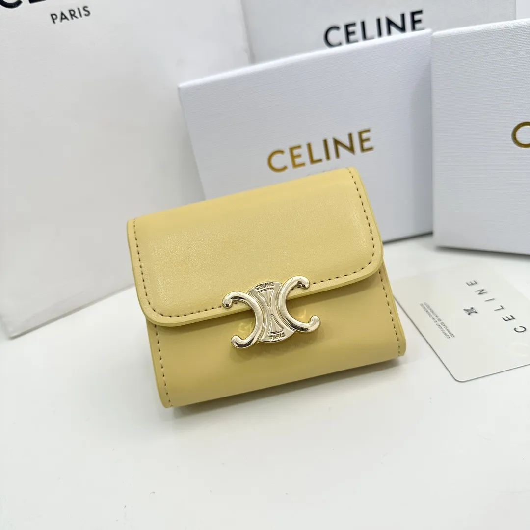 CELINE【入手困難】可愛い ★TRIOMPHE SMALL FLAP WALLET★ 全色