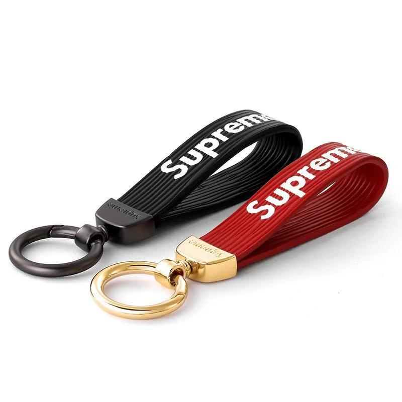 Supremeキーチェーン。