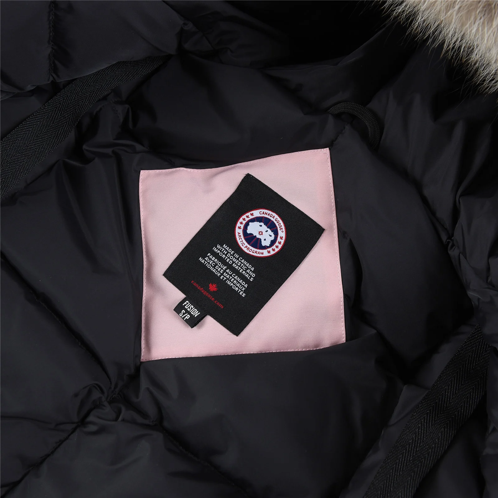 カナダグース エクスペディション パーカー 4660M、ユニセックス ダウンジャケット、ミドル丈コート（ピンク）。