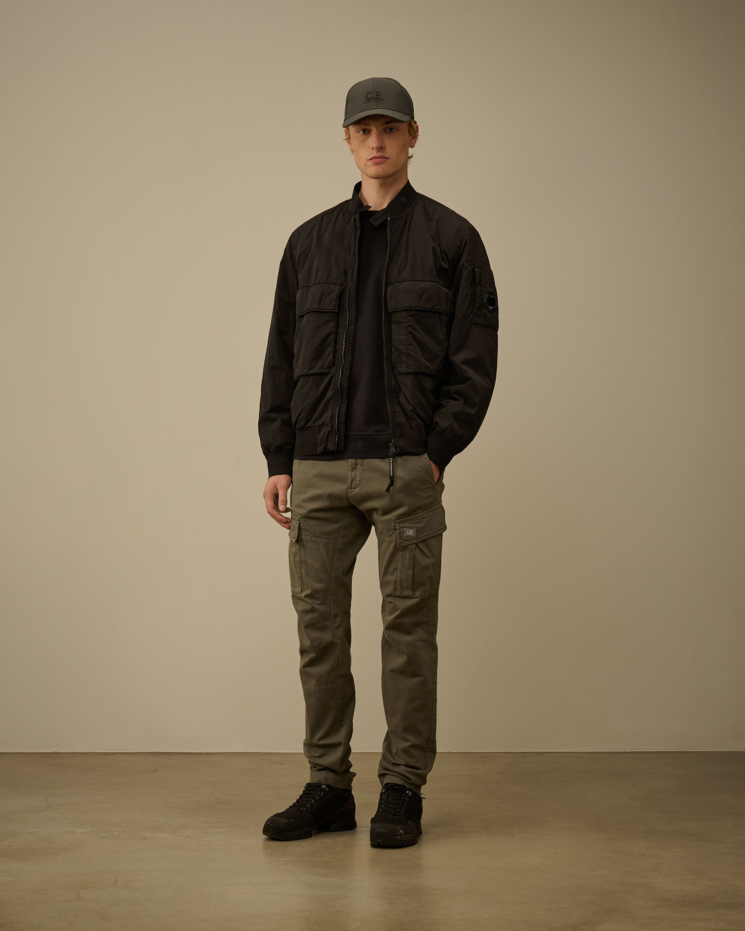 Chrome-R Bomber Jacket カラー: BLACK