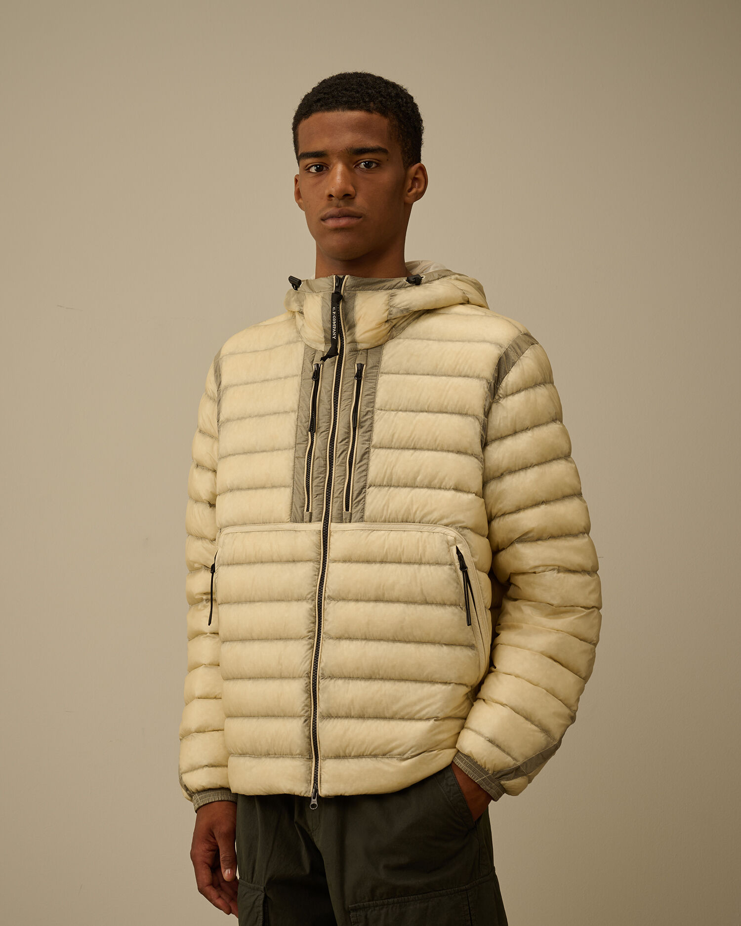 D.D. Shell Goggle Down Jacket カラー: PISTACHIO SHELL - BEIGE