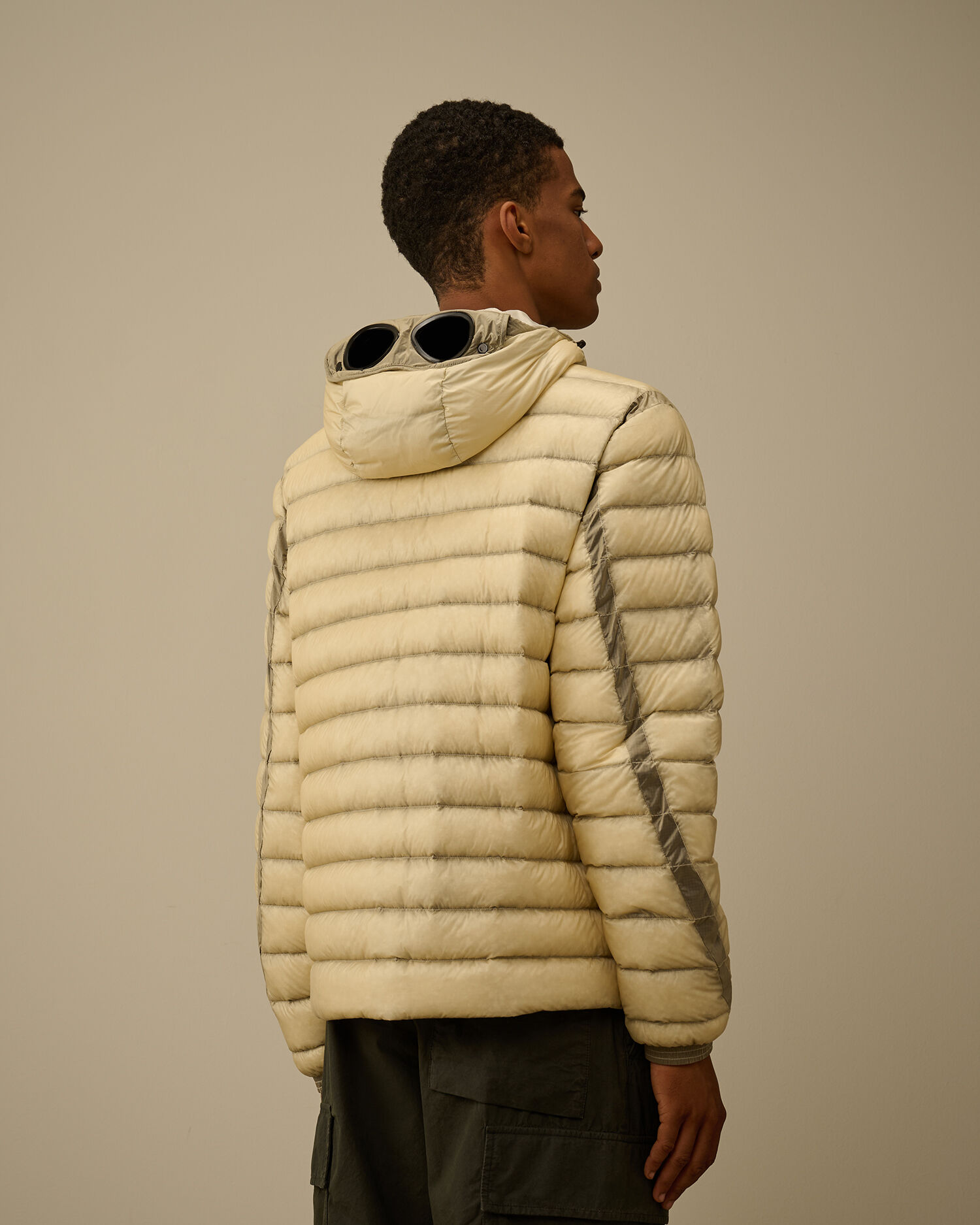 D.D. Shell Goggle Down Jacket カラー: PISTACHIO SHELL - BEIGE