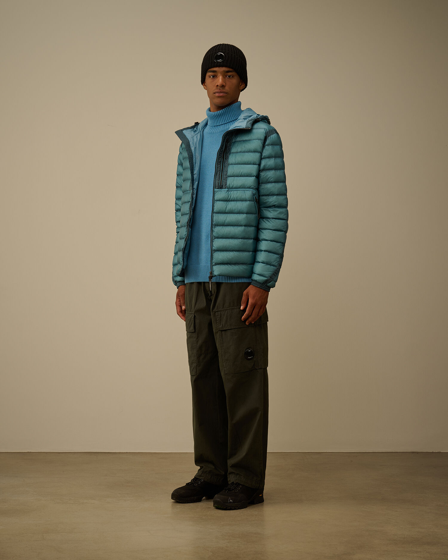 D.D. Shell Goggle Down Jacket カラー: AEGEAN BLUE