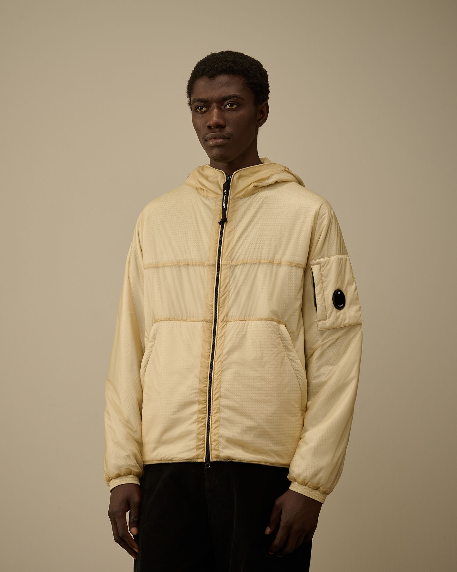 Nada Shell Hooded Padded Jacket カラー: PISTACHIO SHELL - BEIGE