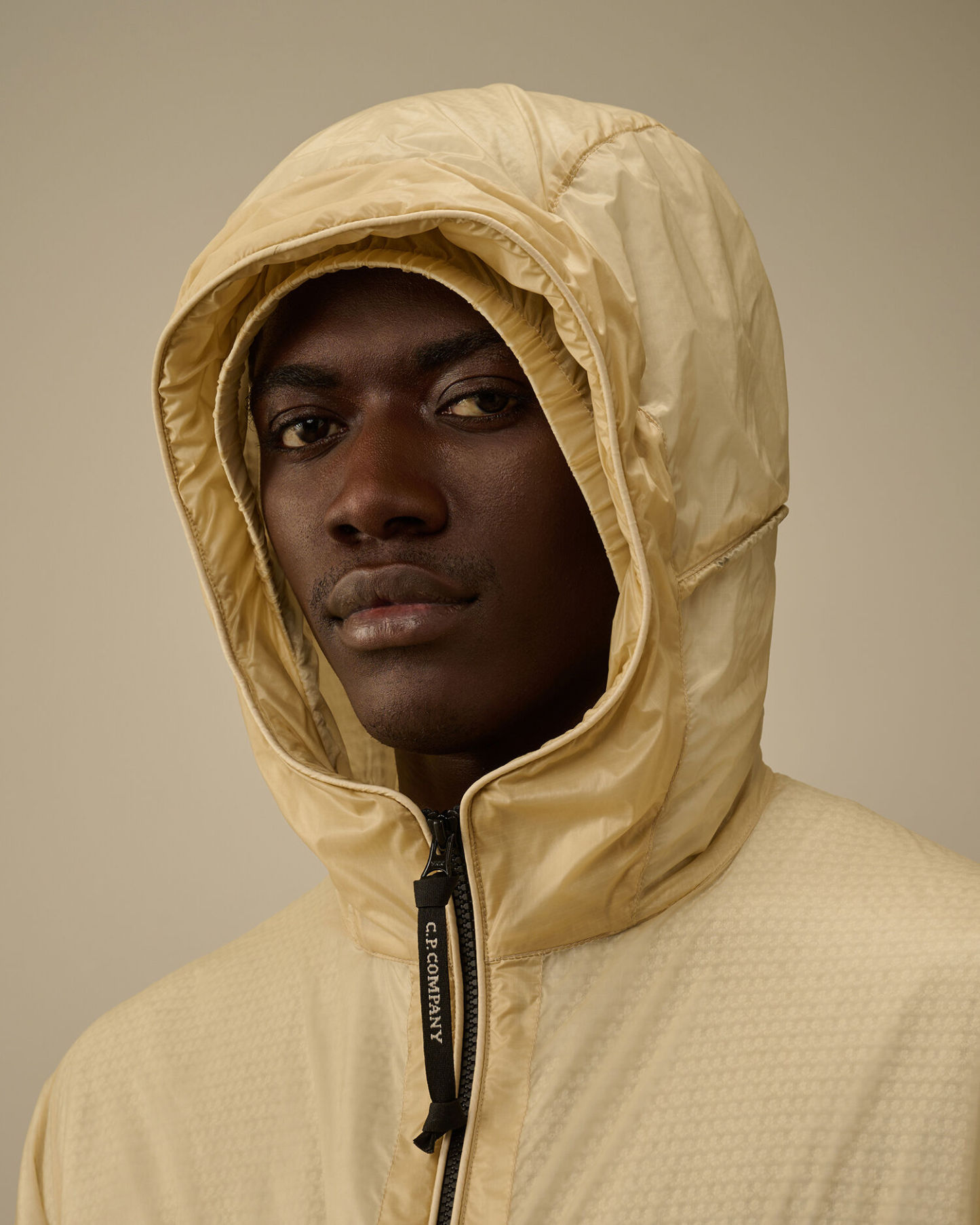 Nada Shell Hooded Padded Jacket カラー: PISTACHIO SHELL - BEIGE