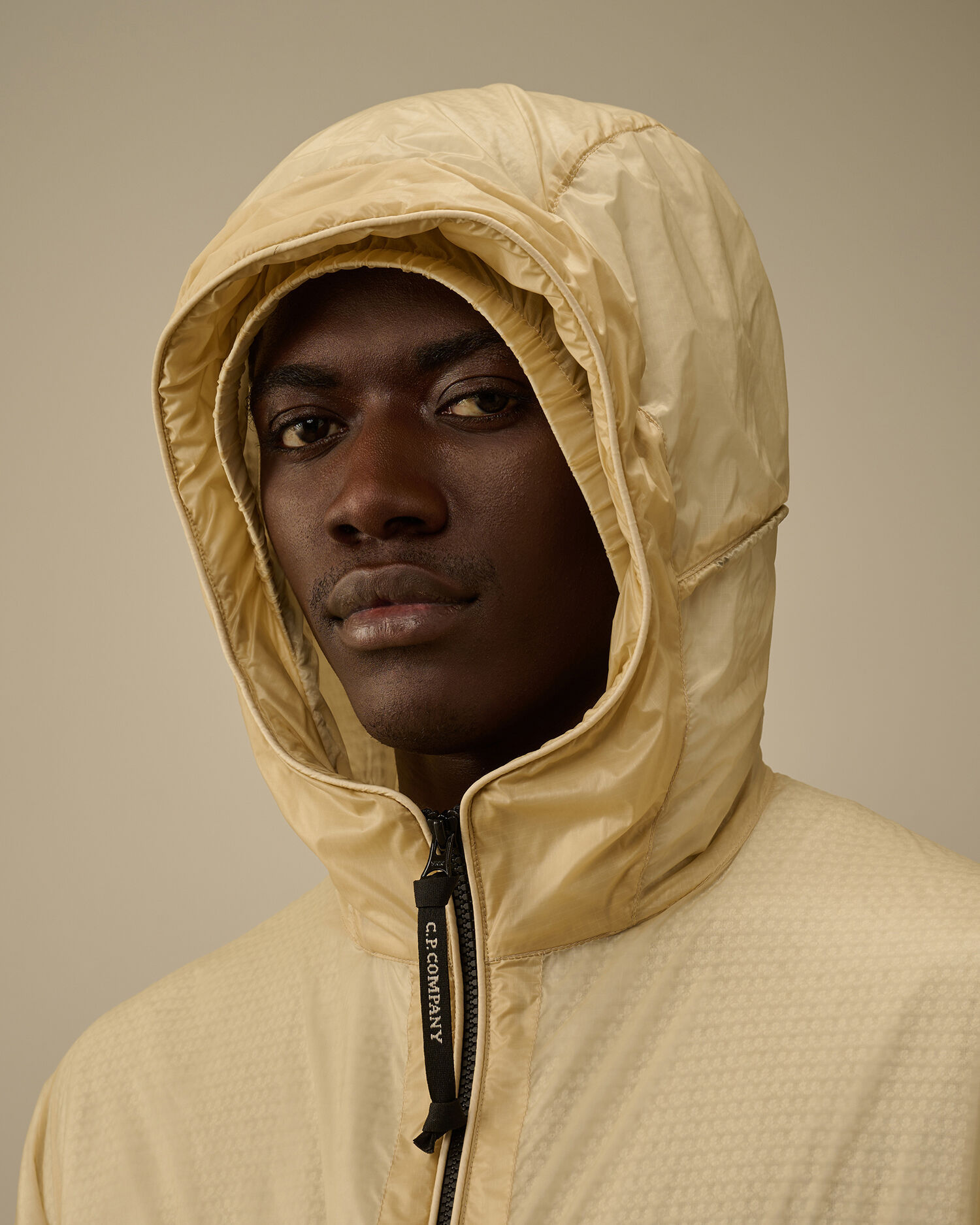 Nada Shell Hooded Padded Jacket カラー: PISTACHIO SHELL - BEIGE