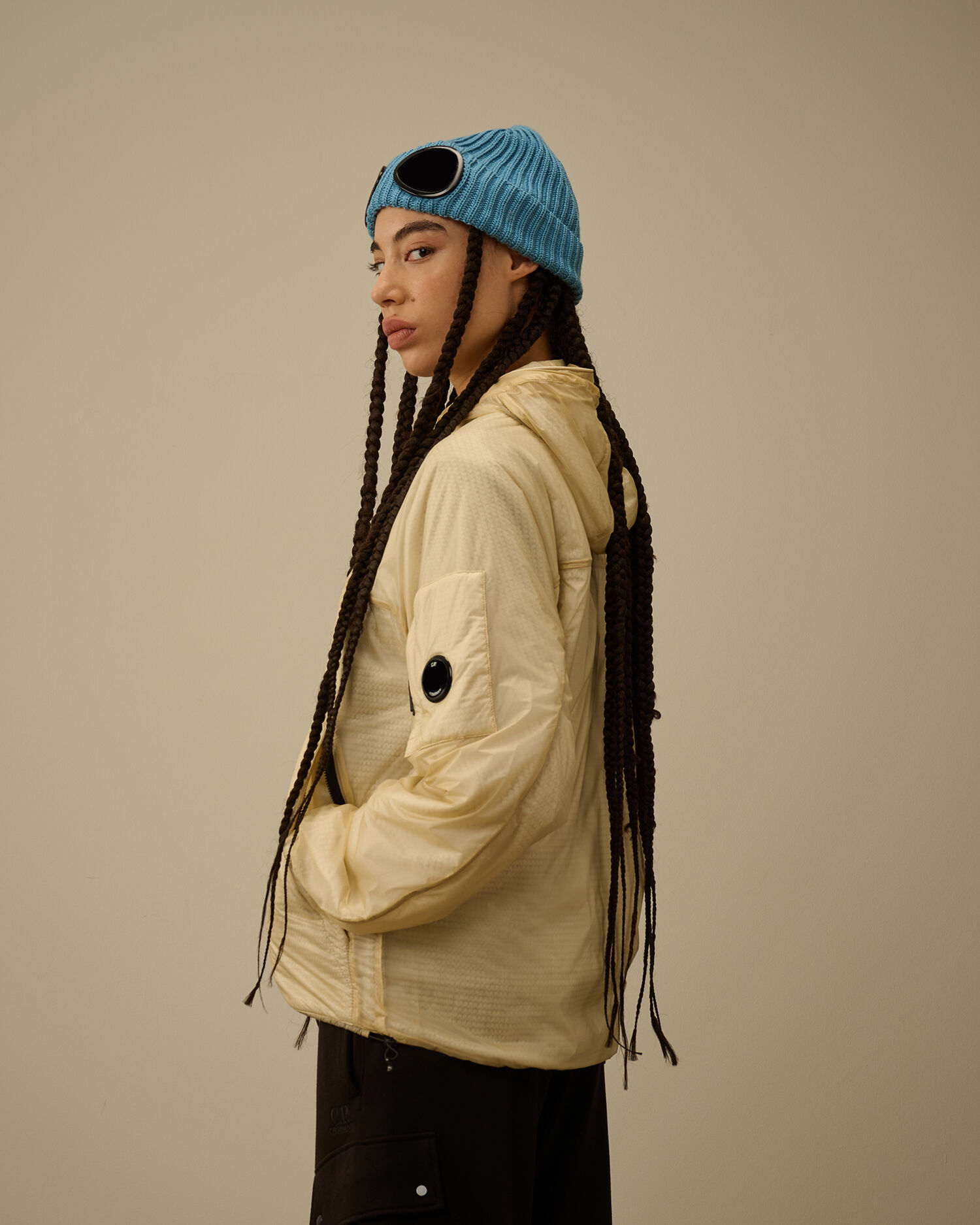 Nada Shell Hooded Padded Jacket カラー: PISTACHIO SHELL - BEIGE