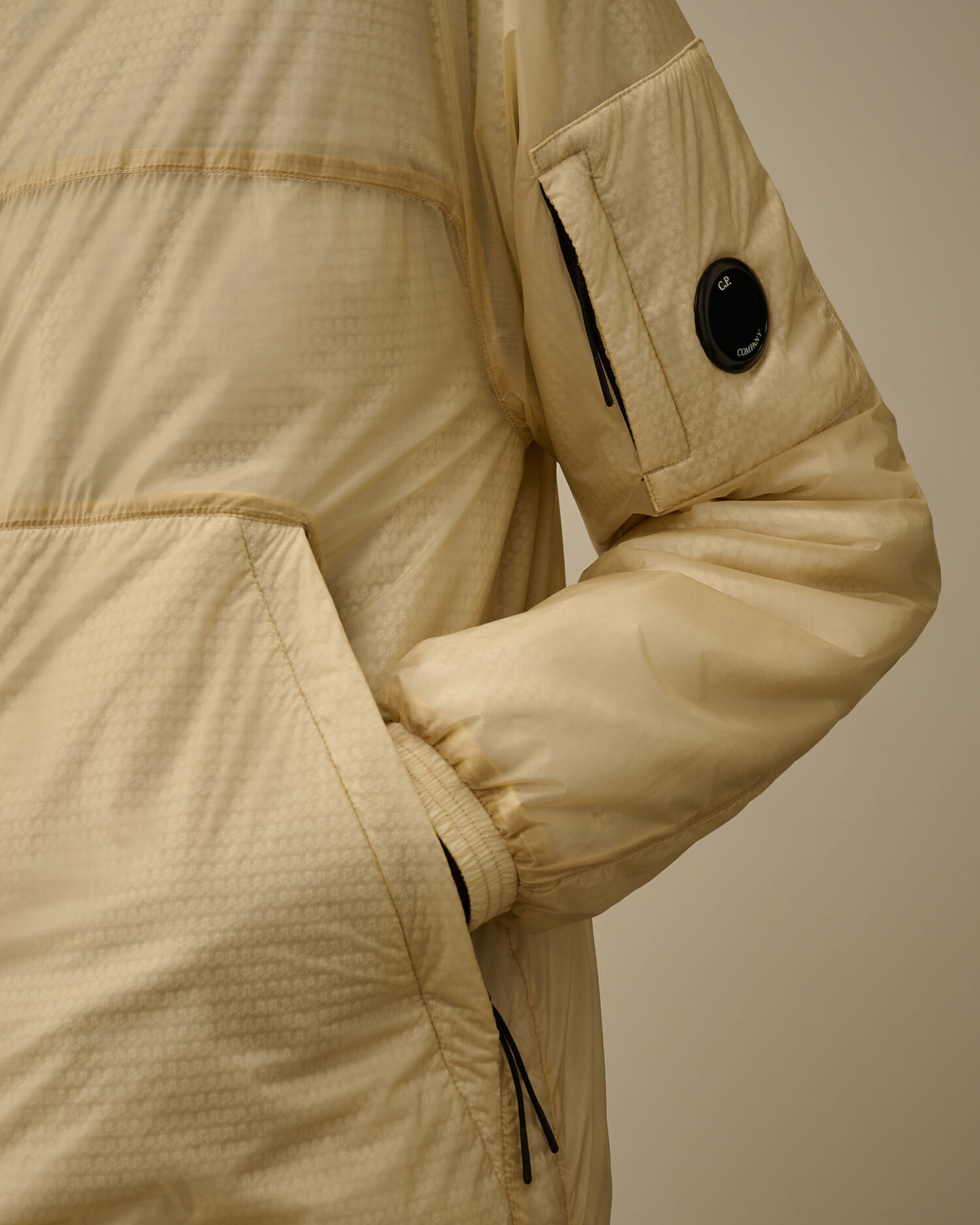 Nada Shell Hooded Padded Jacket カラー: PISTACHIO SHELL - BEIGE