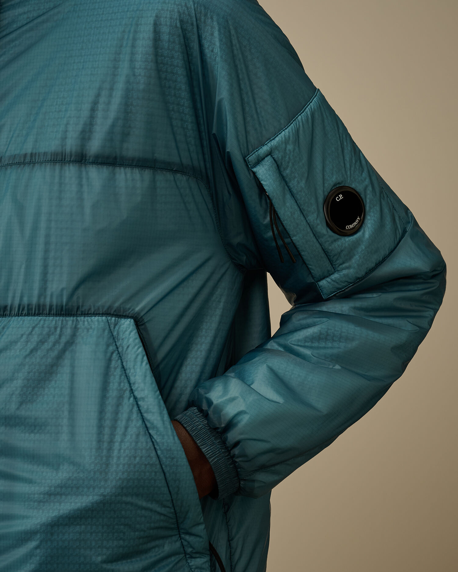 Nada Shell Hooded Padded Jacket カラー: AEGEAN BLUE