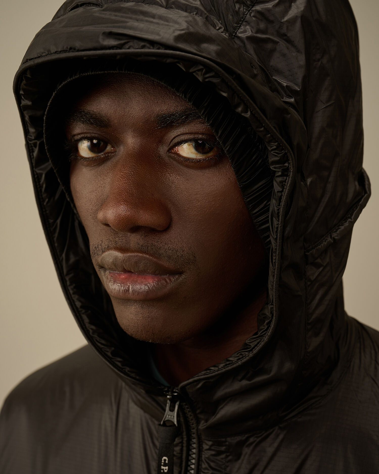 Nada Shell Hooded Padded Jacket カラー: BLACK