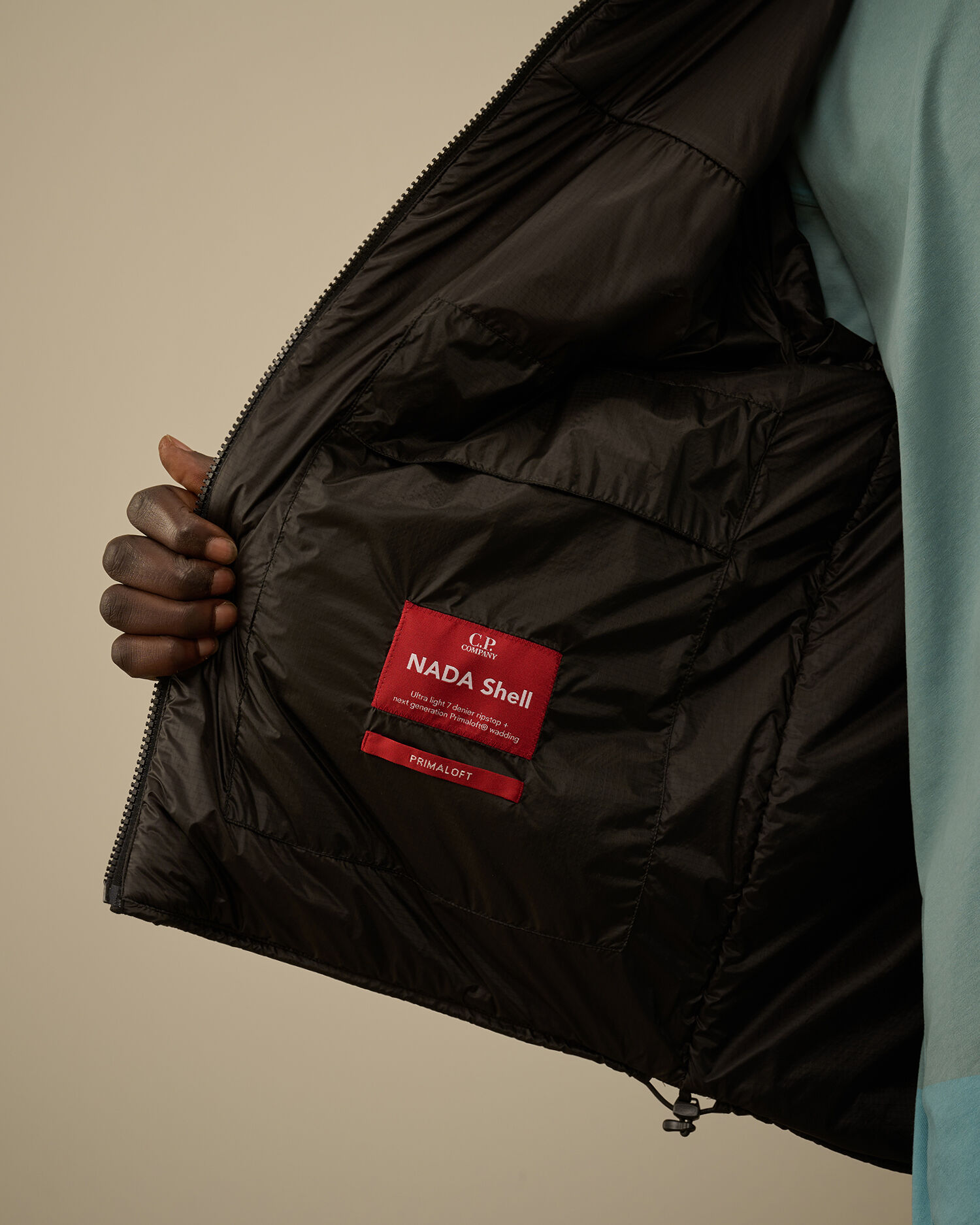 Nada Shell Hooded Padded Jacket カラー: BLACK