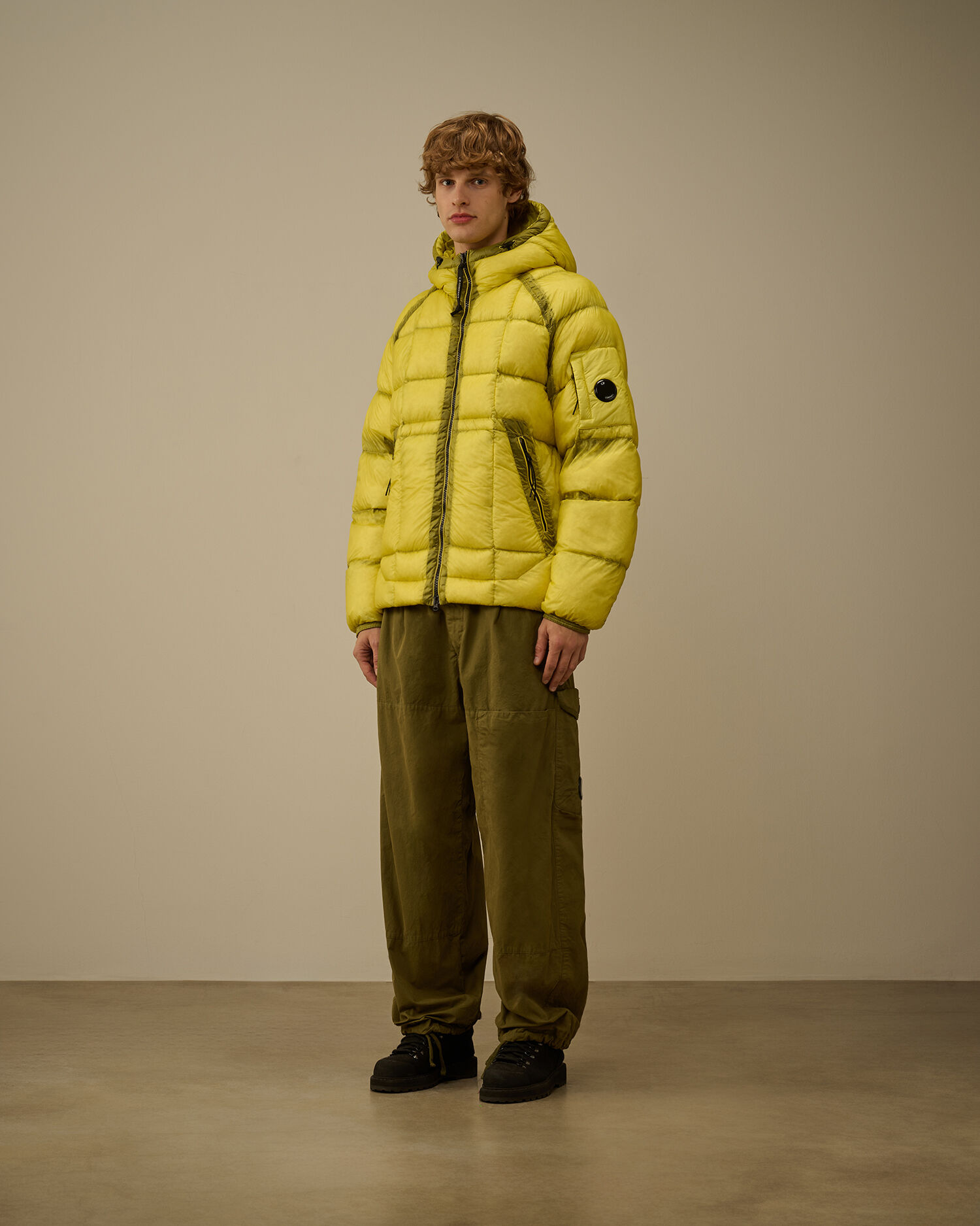 D.D. Shell Hooded Down Jacket カラー: GREEN SHEEN