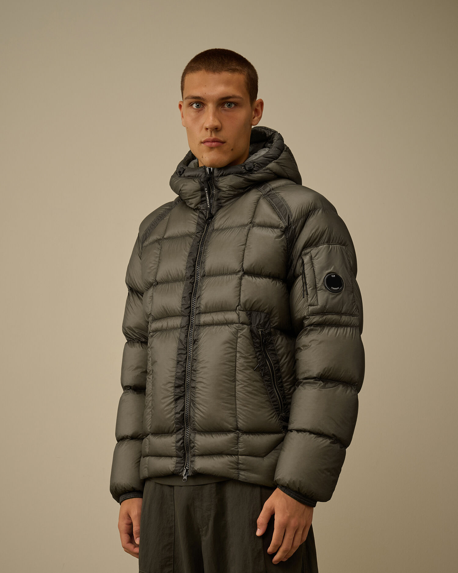 D.D. Shell Hooded Down Jacket カラー: GUNMETAL