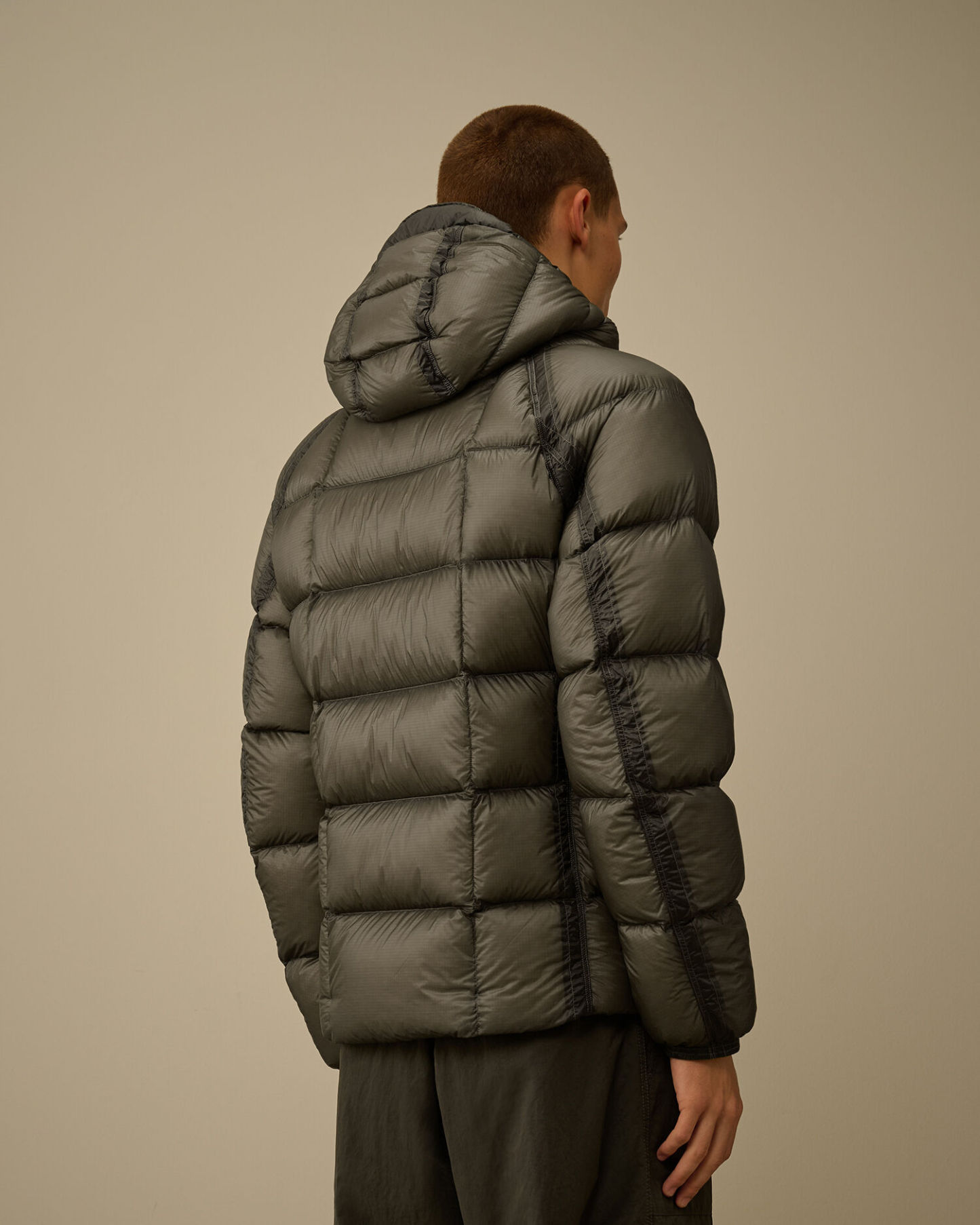 D.D. Shell Hooded Down Jacket カラー: GUNMETAL
