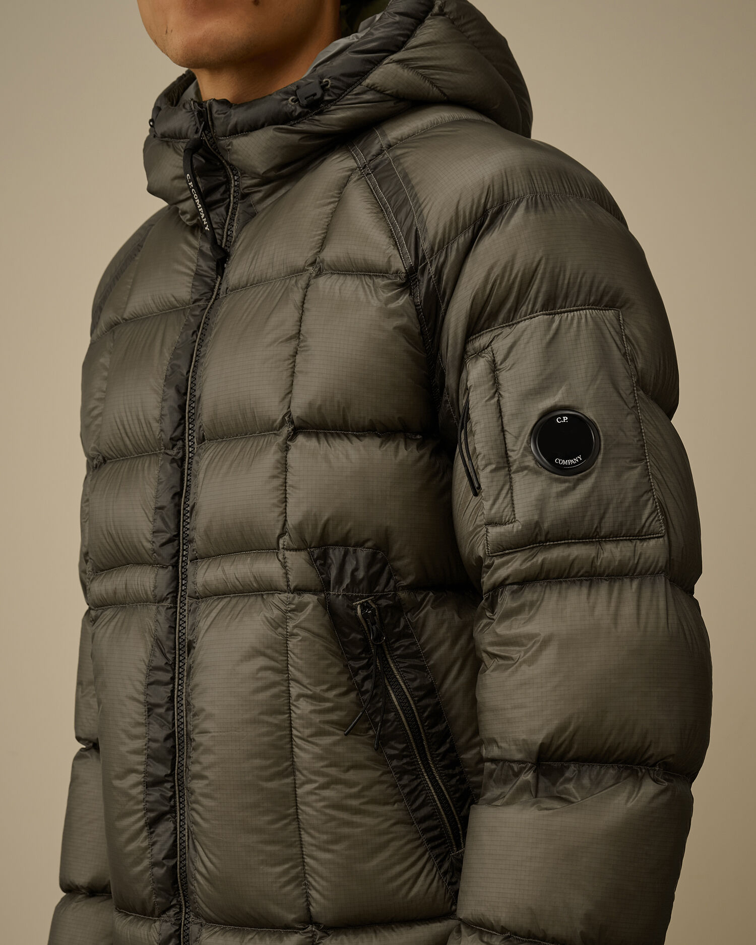 D.D. Shell Hooded Down Jacket カラー: GUNMETAL