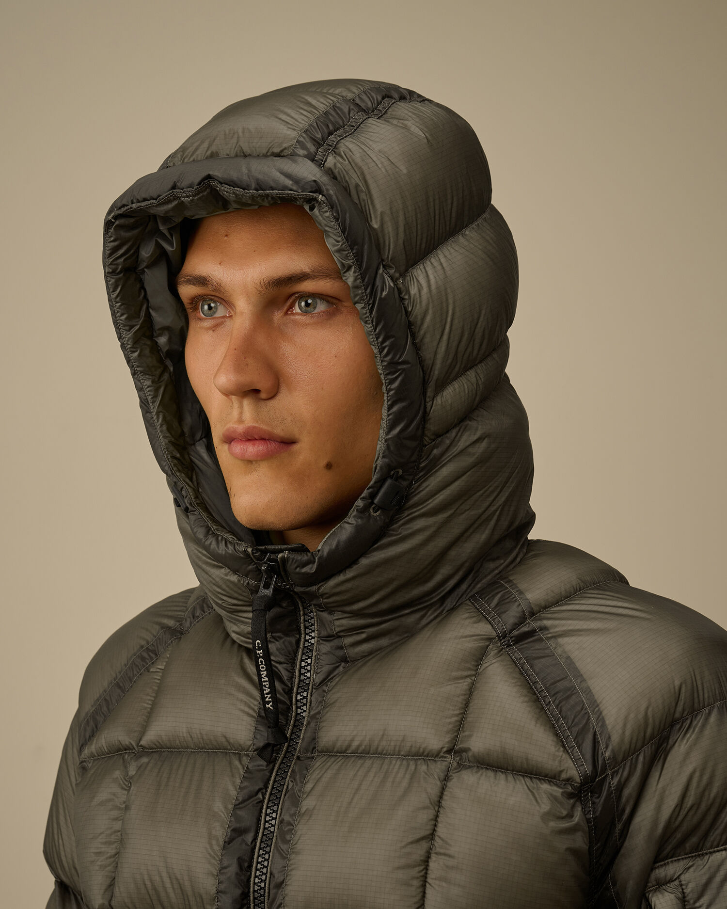 D.D. Shell Hooded Down Jacket カラー: GUNMETAL