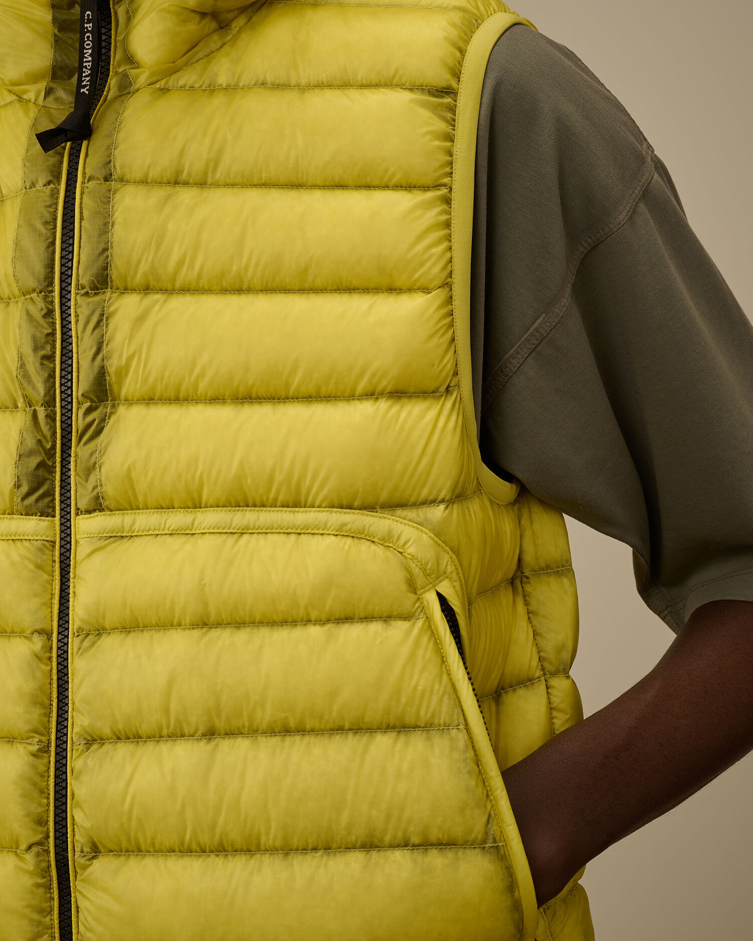D.D. Shell Goggle Down Gilet カラー: GREEN SHEEN - YELLOW