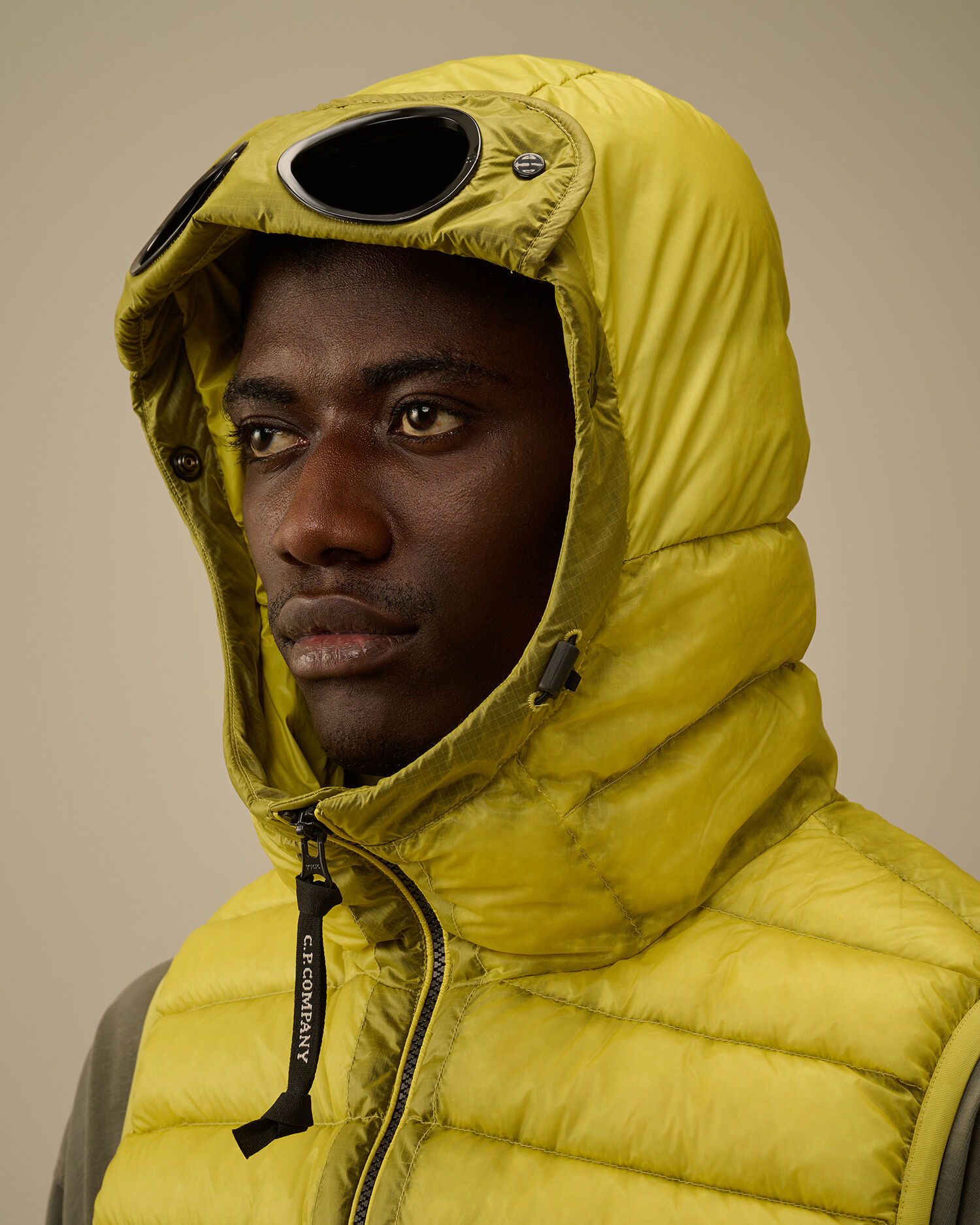 D.D. Shell Goggle Down Gilet カラー: GREEN SHEEN - YELLOW