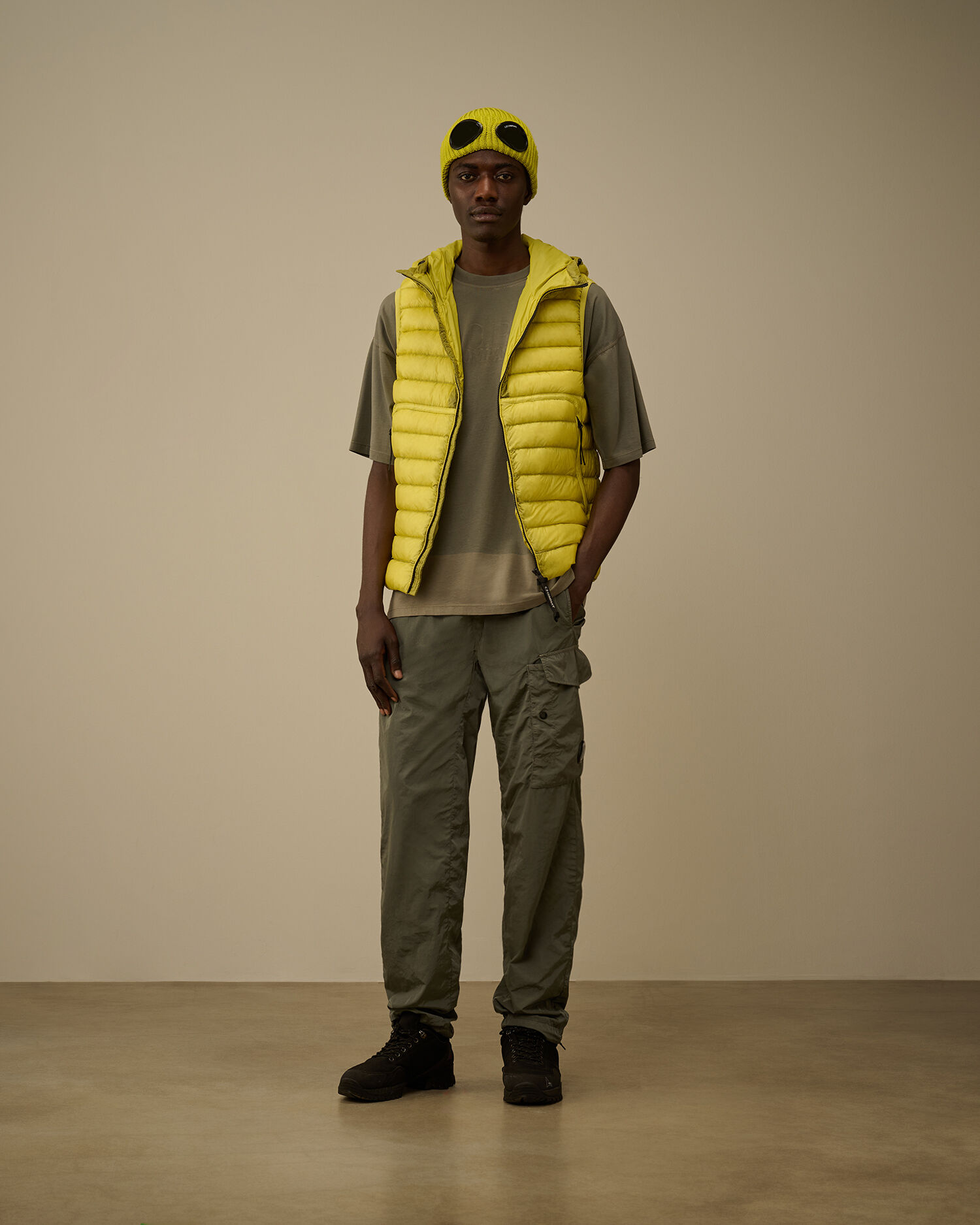 D.D. Shell Goggle Down Gilet カラー: GREEN SHEEN - YELLOW