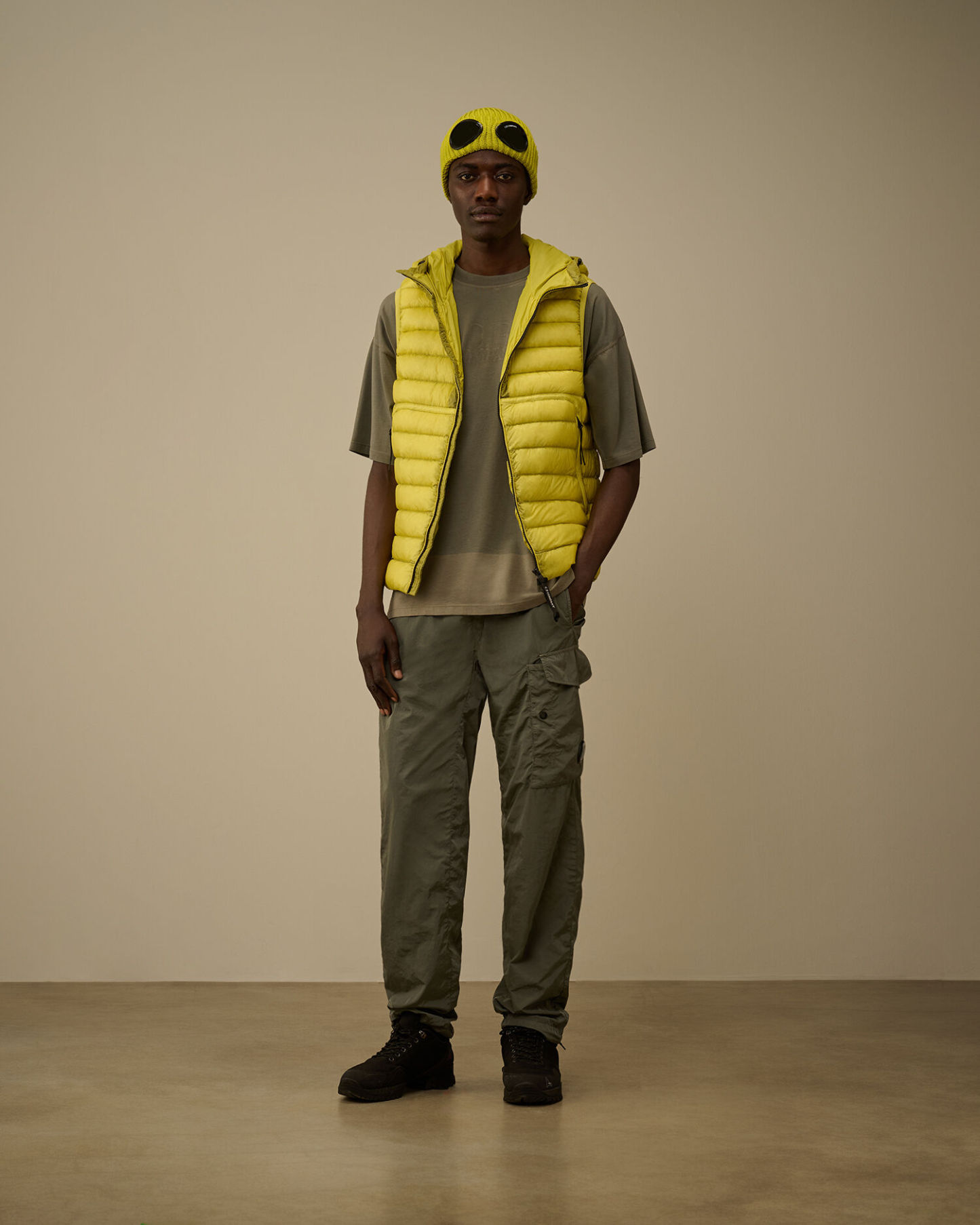 D.D. Shell Goggle Down Gilet カラー: GREEN SHEEN - YELLOW