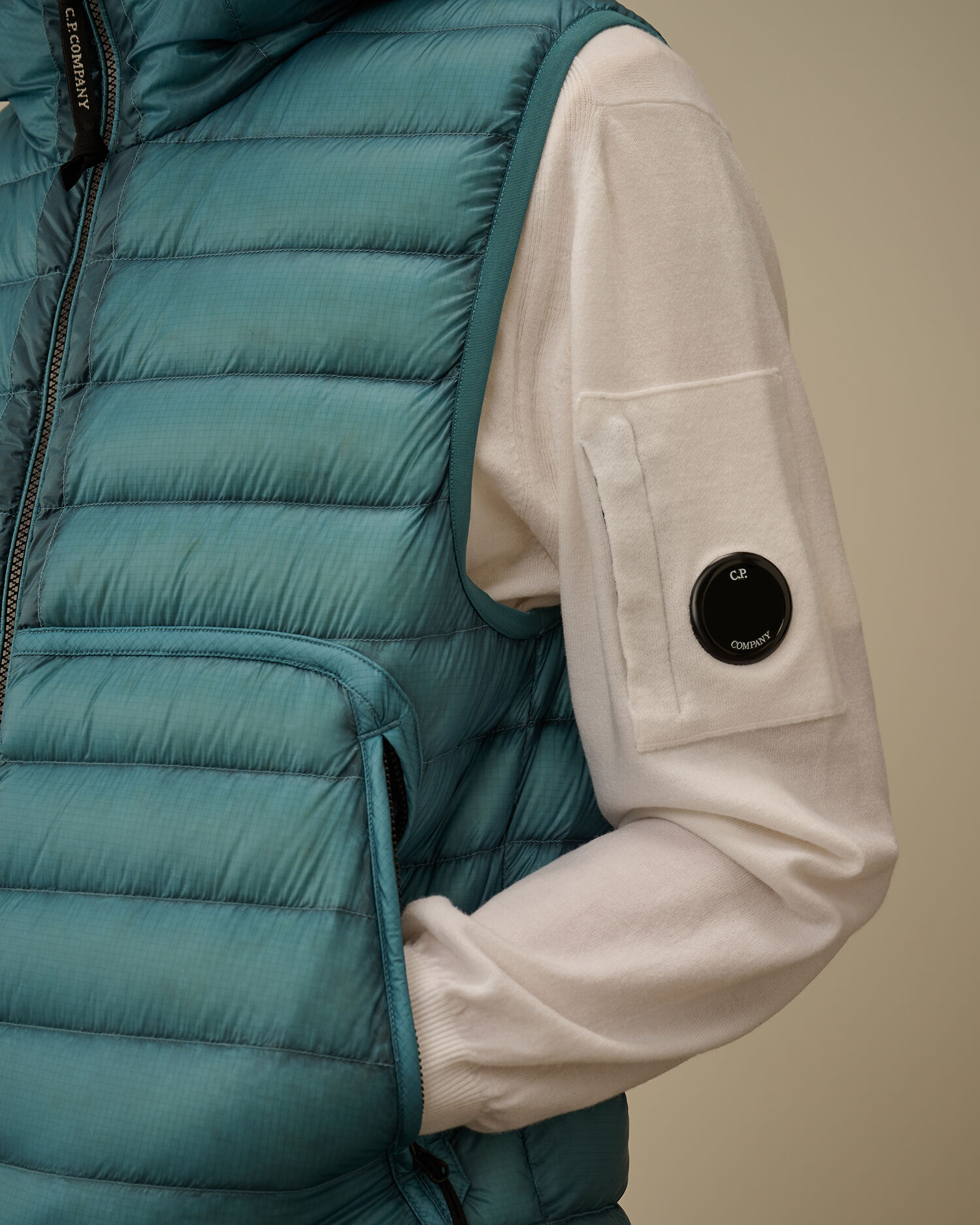 D.D. Shell Goggle Down Gilet カラー: AEGEAN BLUE