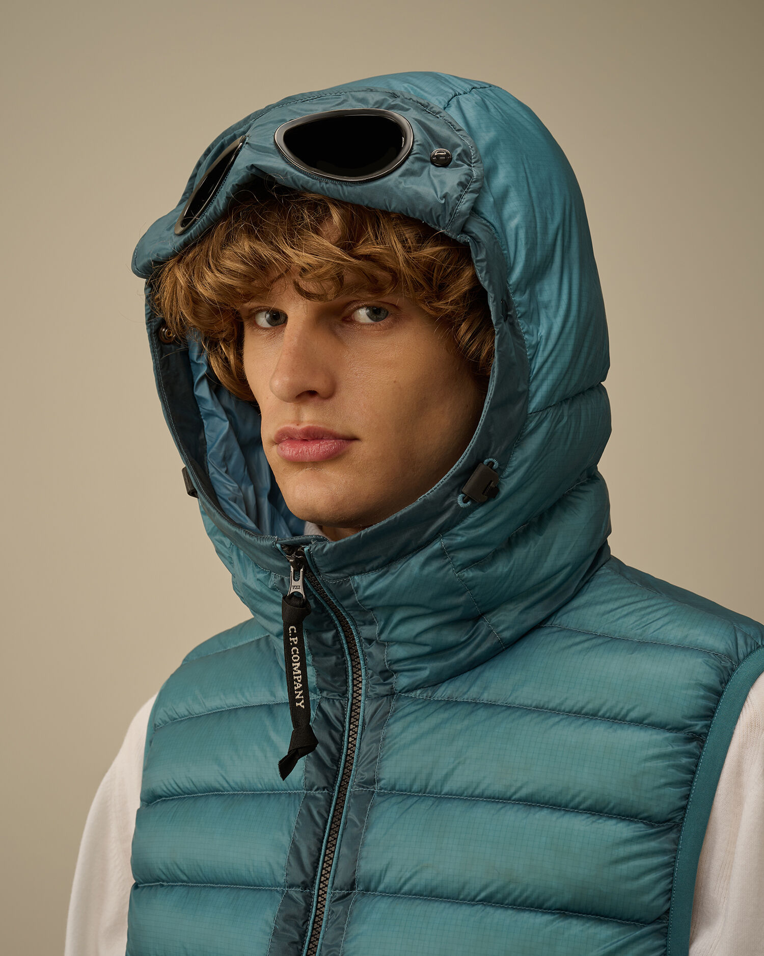 D.D. Shell Goggle Down Gilet カラー: AEGEAN BLUE