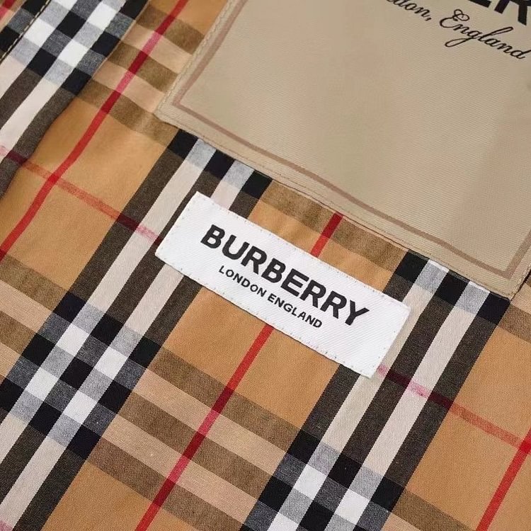 【BURBERRY】（バーバリー）長袖シャツ、ご好評に付き再入荷！