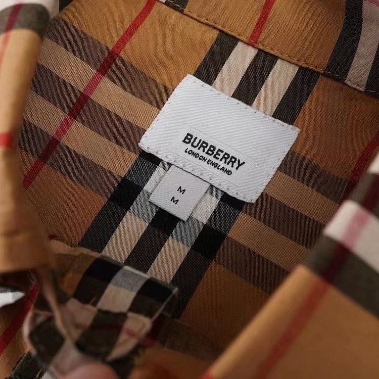 【BURBERRY】（バーバリー）長袖シャツ、ご好評に付き再入荷！
